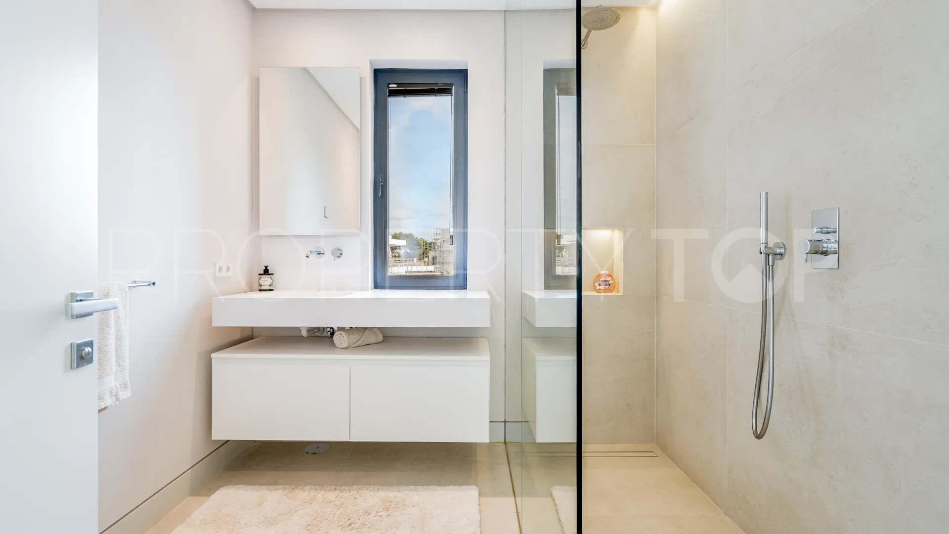 Villa de 6 dormitorios a la venta en Marbesa