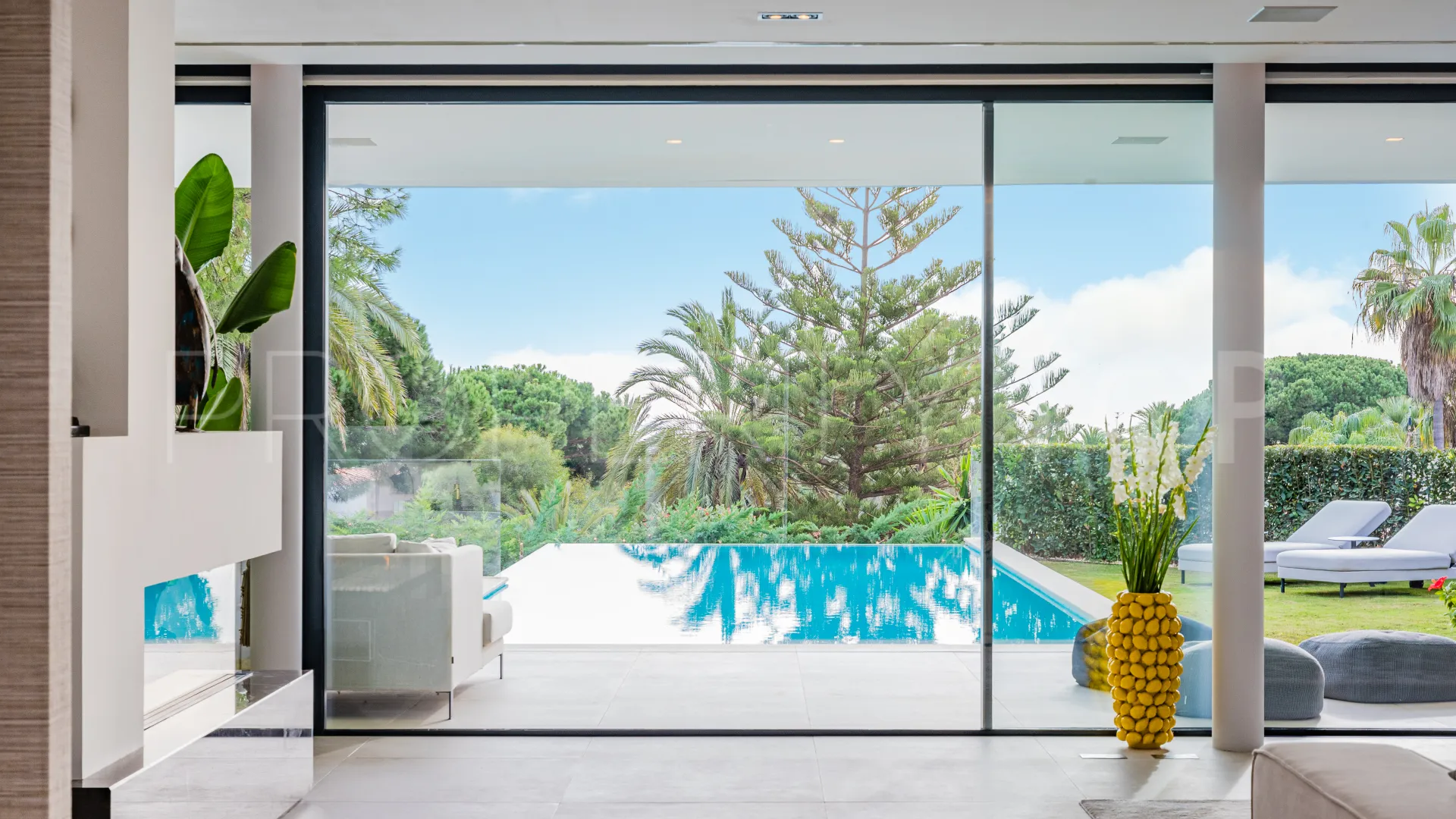 Villa de 6 dormitorios a la venta en Marbesa