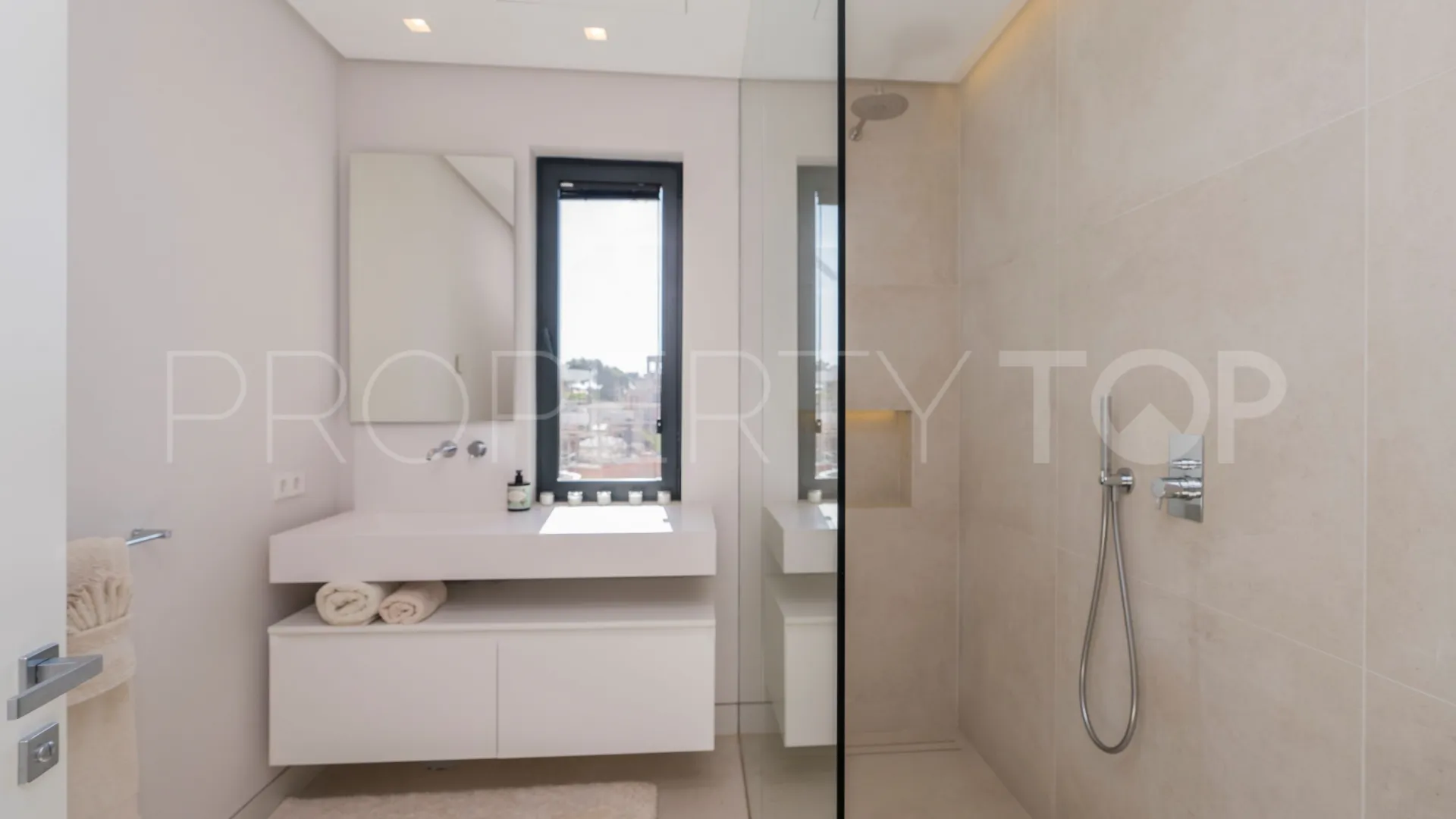 Villa de 6 dormitorios a la venta en Marbesa