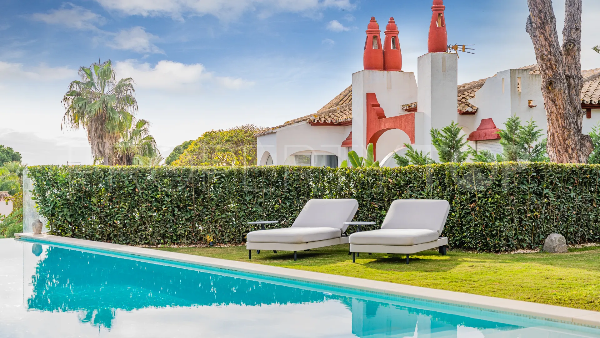 Villa de 6 dormitorios a la venta en Marbesa