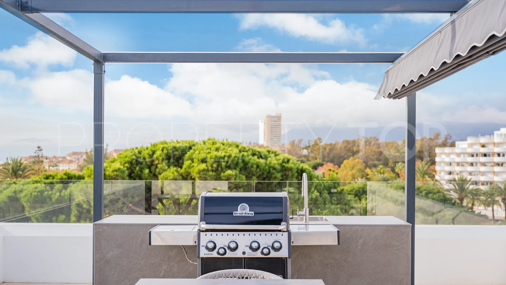 Villa de 6 dormitorios a la venta en Marbesa