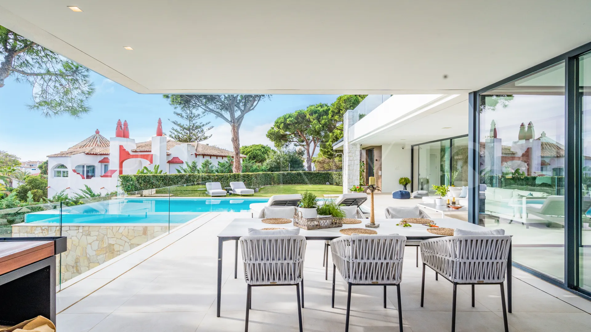 Villa de 6 dormitorios a la venta en Marbesa