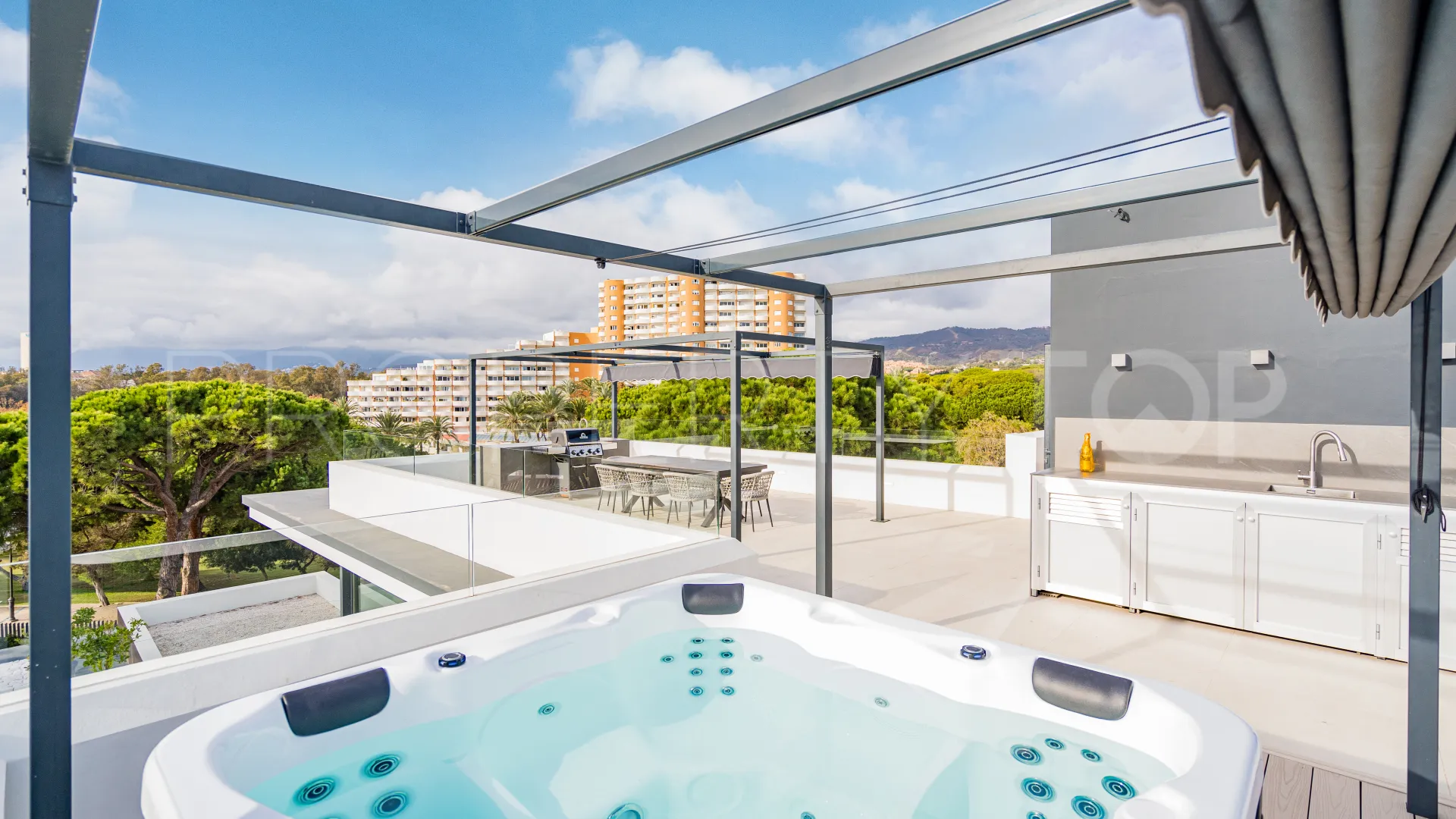 Villa de 6 dormitorios a la venta en Marbesa