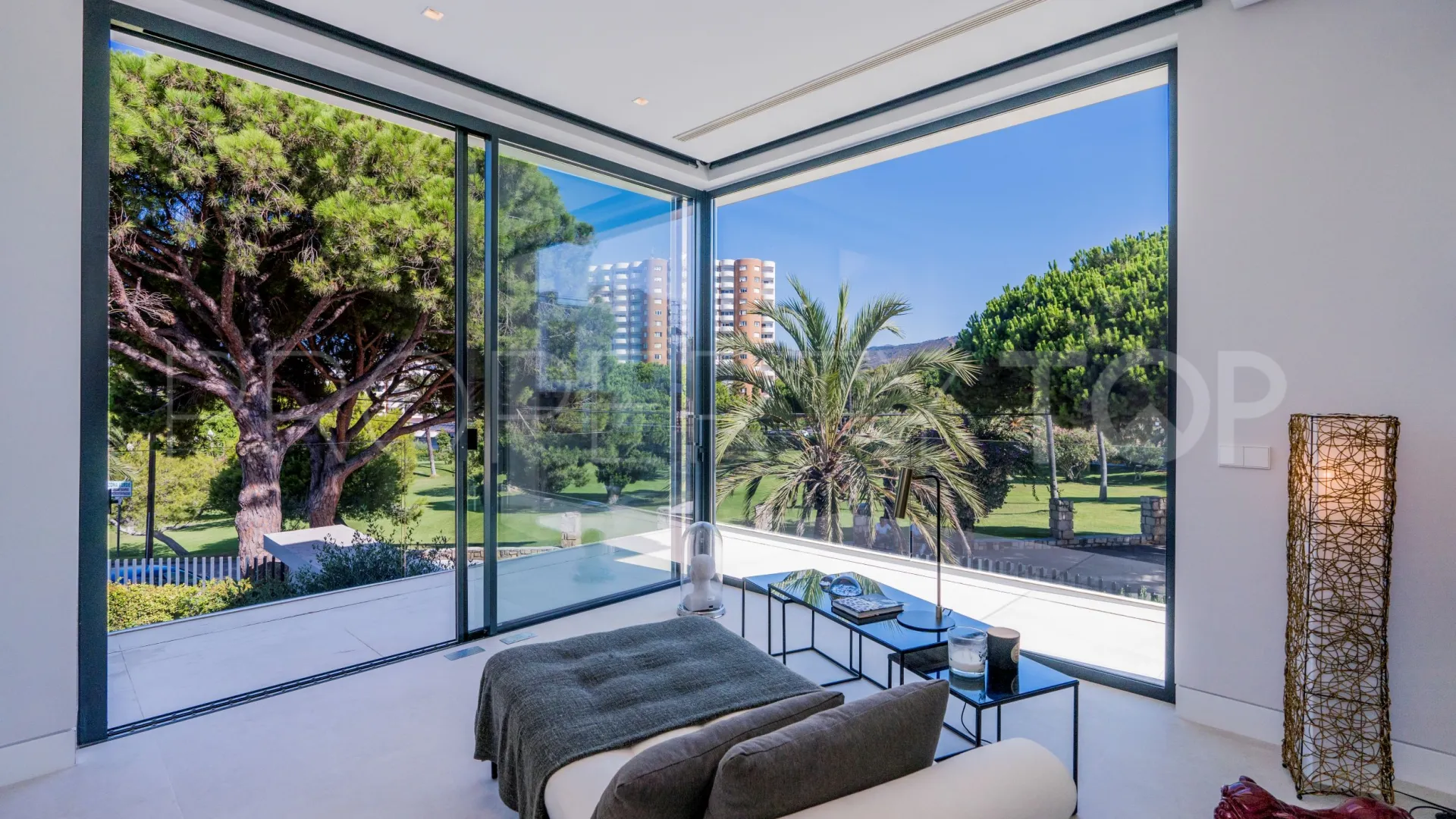 Villa de 6 dormitorios a la venta en Marbesa