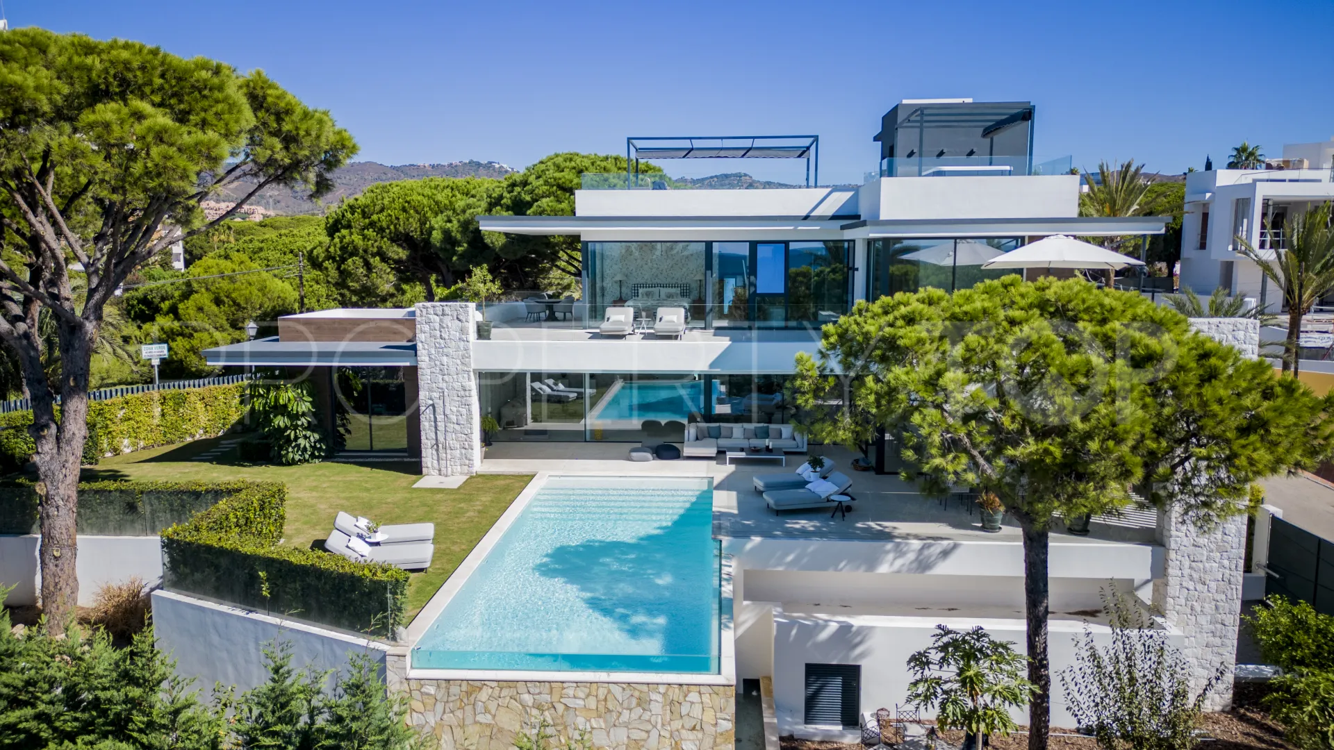 Villa de 6 dormitorios a la venta en Marbesa