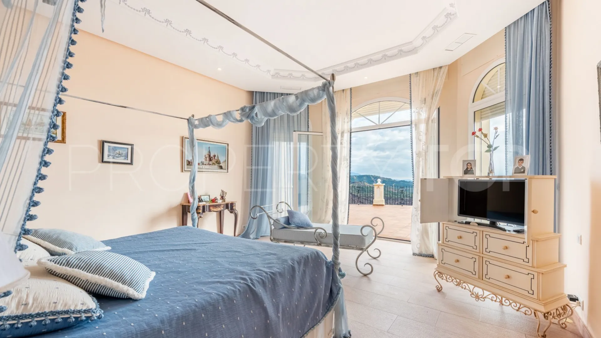 For sale Altos de Estepona villa