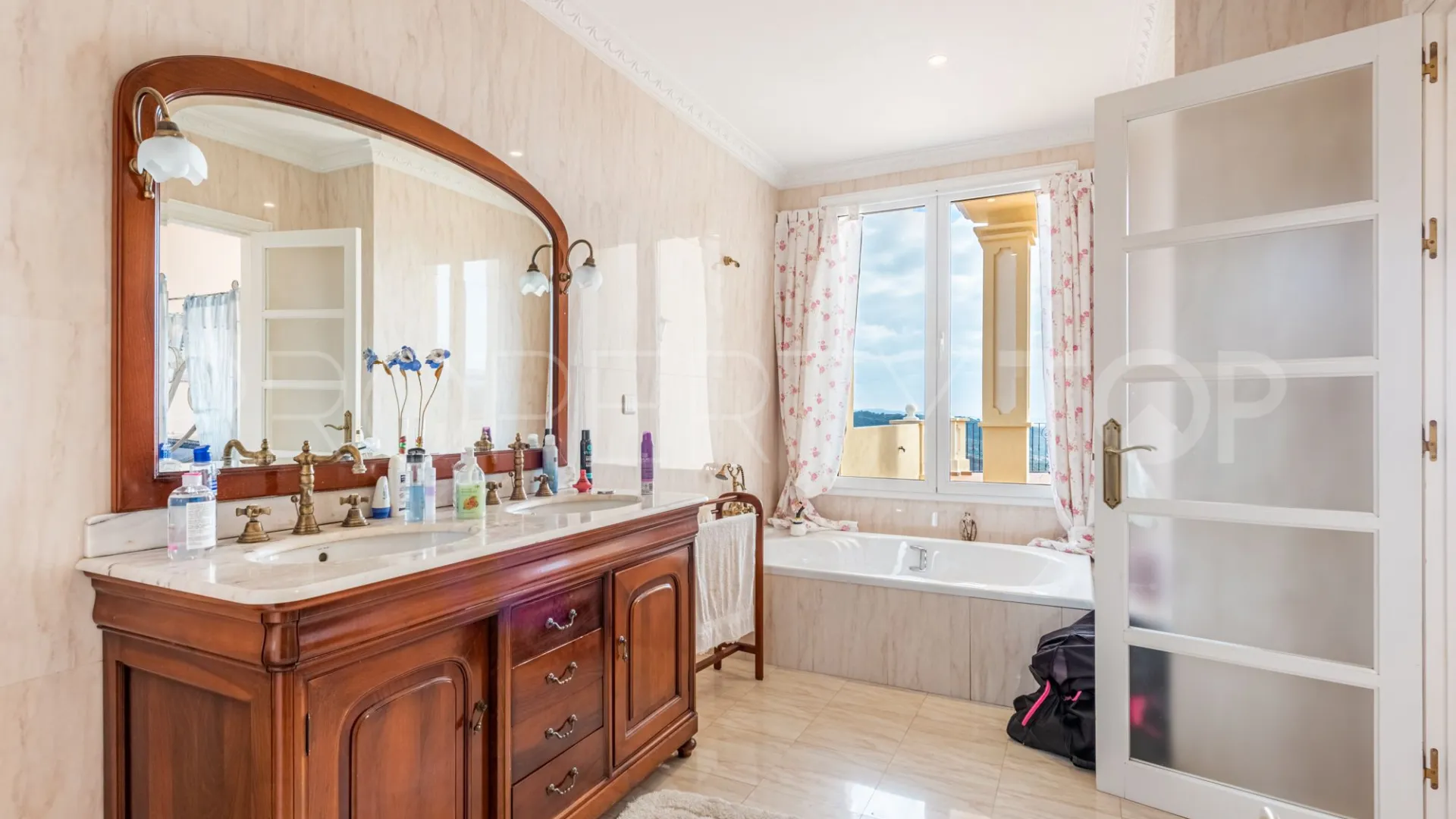 For sale Altos de Estepona villa