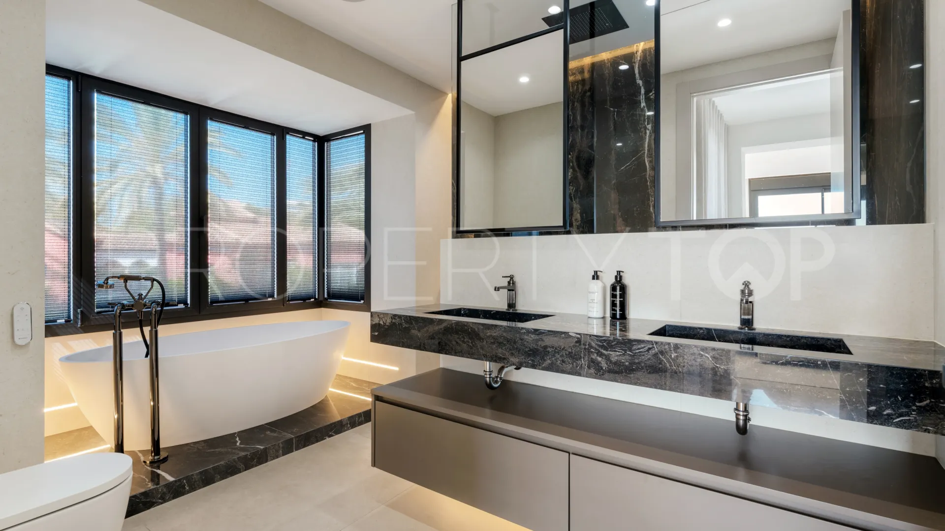 Villa for sale in Los Flamingos