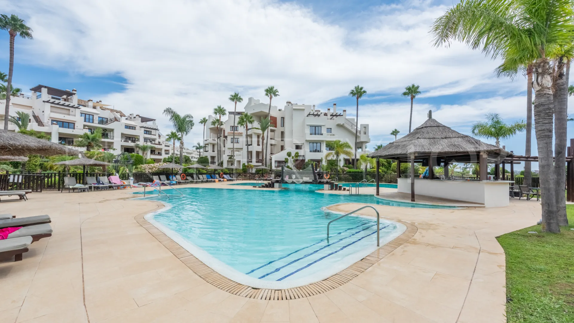 For sale ground floor apartment with 3 bedrooms in Bahía del Velerín