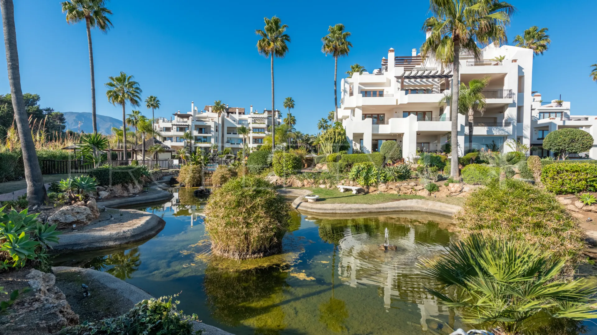For sale ground floor apartment with 3 bedrooms in Bahía del Velerín