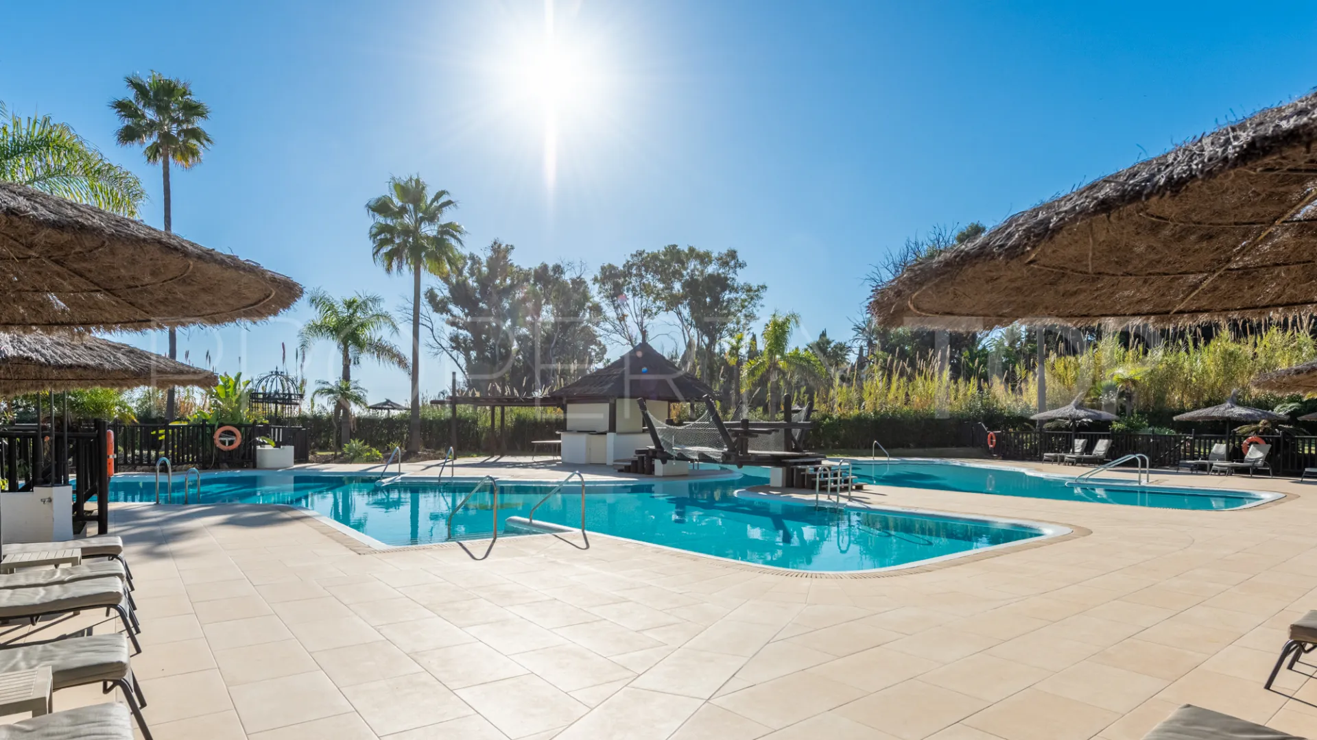 For sale ground floor apartment with 3 bedrooms in Bahía del Velerín