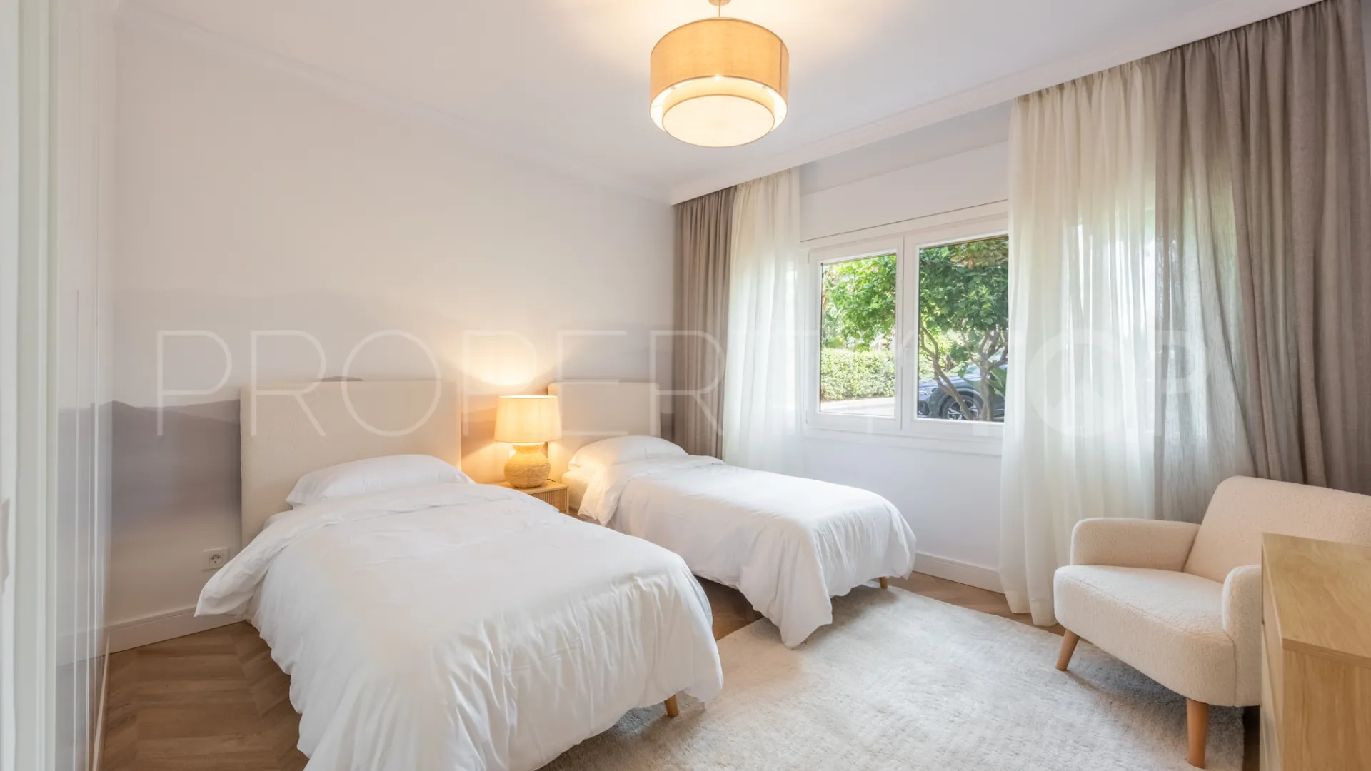 For sale ground floor apartment with 3 bedrooms in Bahía del Velerín