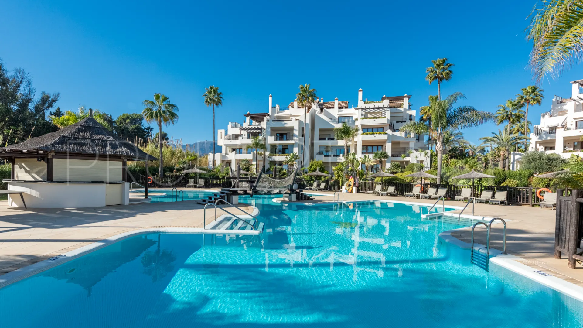 For sale ground floor apartment with 3 bedrooms in Bahía del Velerín