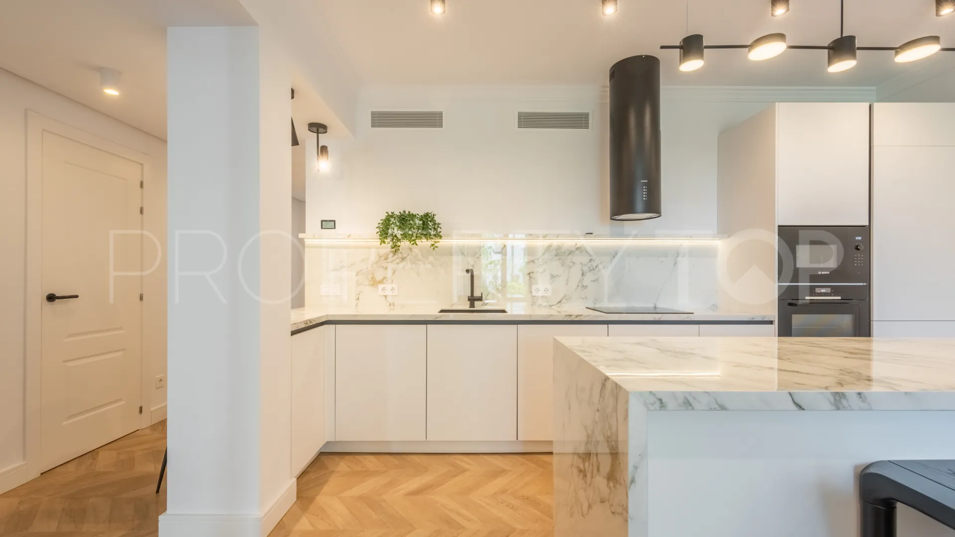 For sale ground floor apartment with 3 bedrooms in Bahía del Velerín