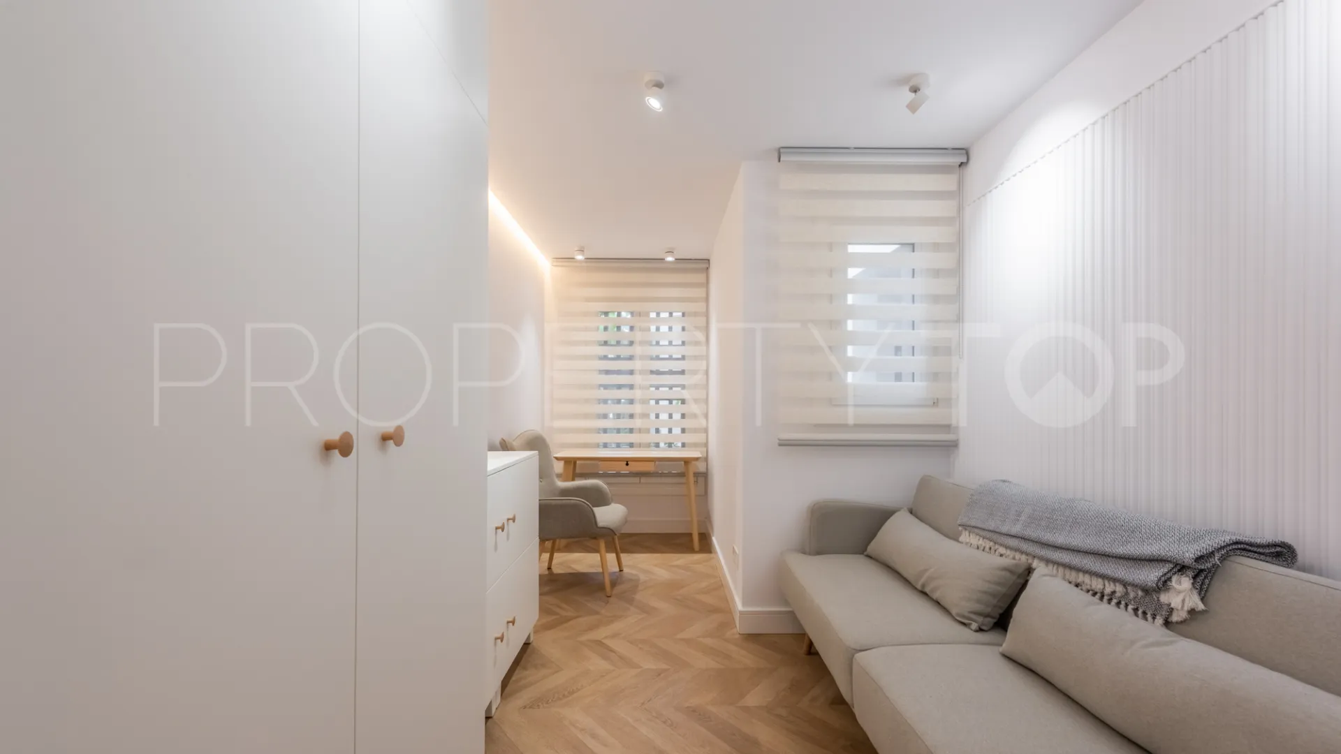 For sale ground floor apartment with 3 bedrooms in Bahía del Velerín