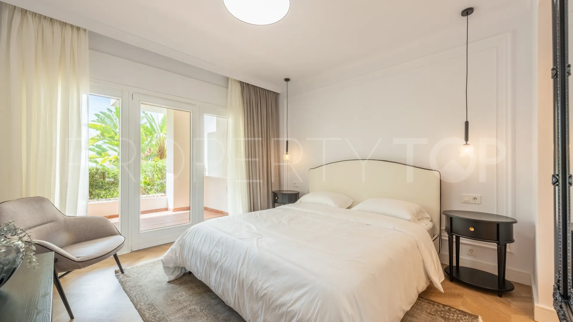 For sale ground floor apartment with 3 bedrooms in Bahía del Velerín