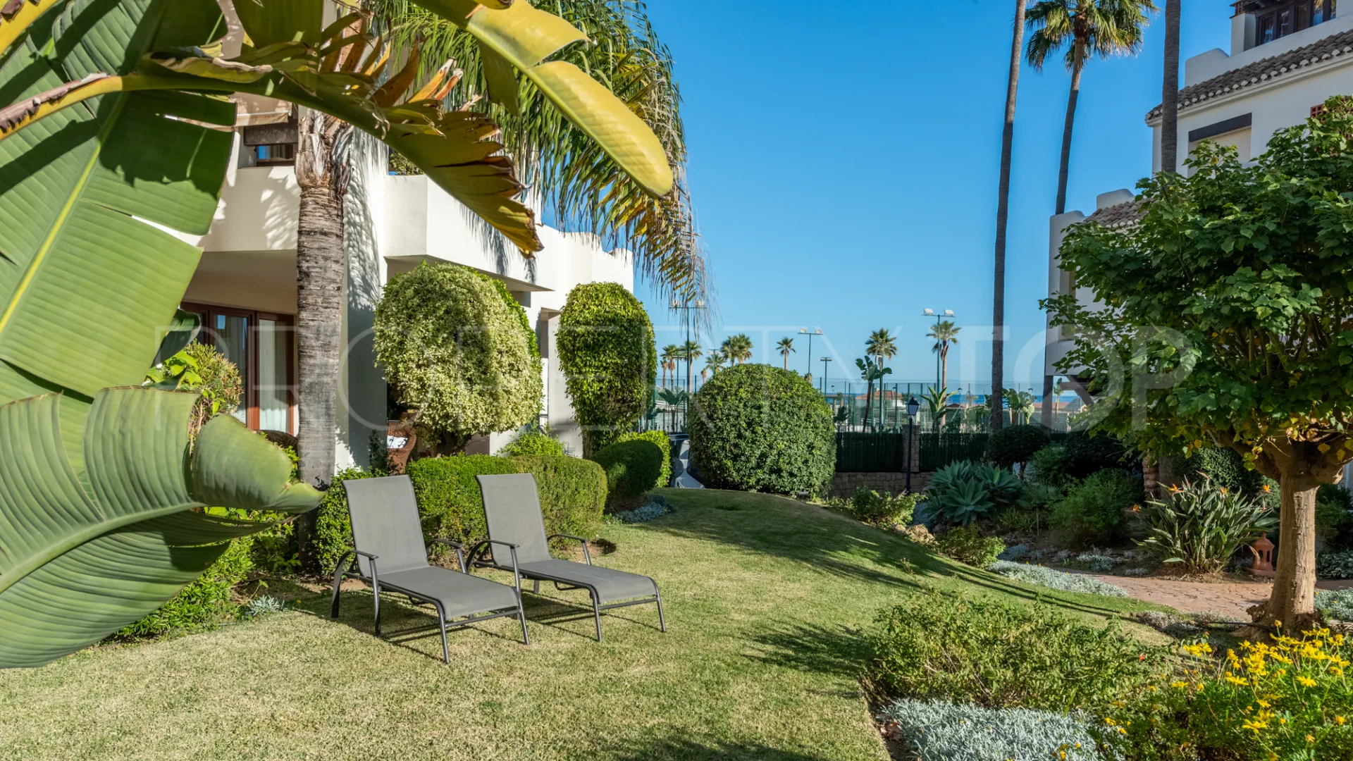 For sale ground floor apartment with 3 bedrooms in Bahía del Velerín