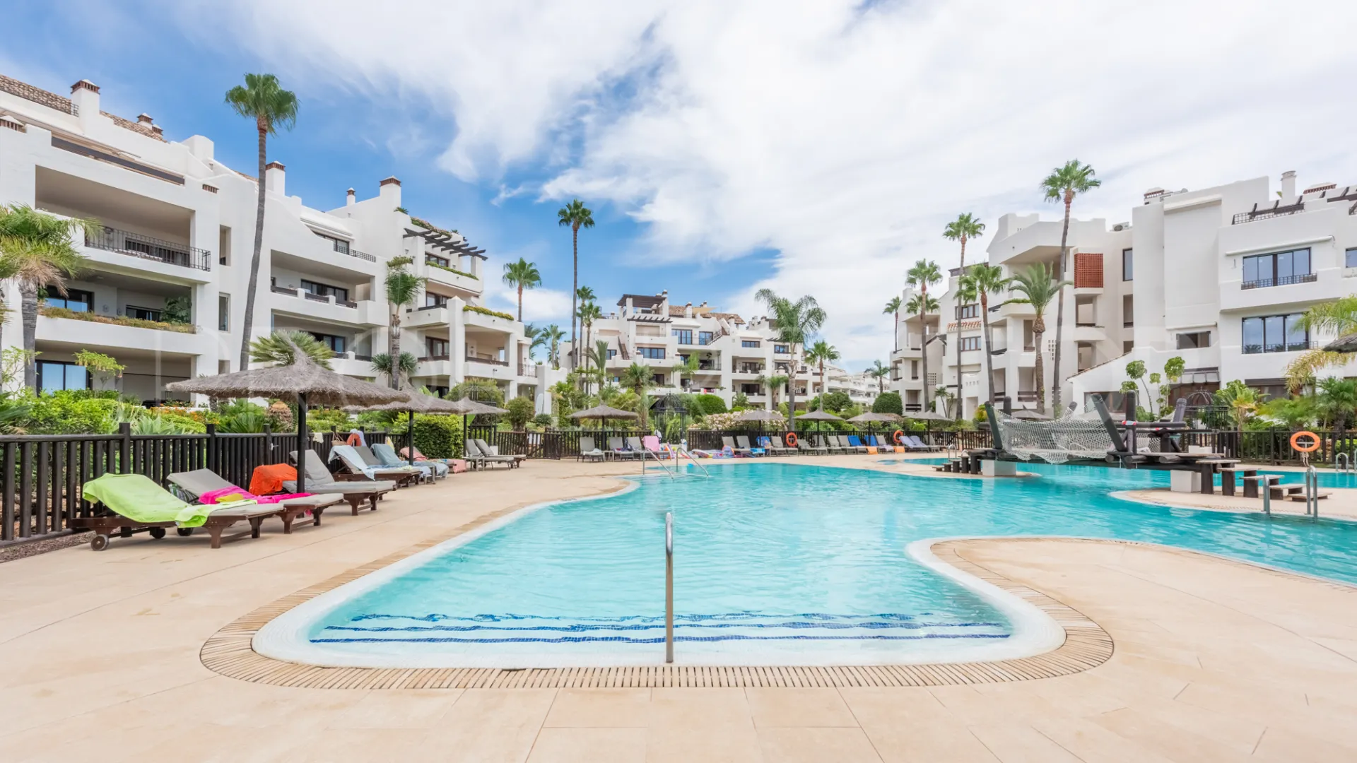 For sale ground floor apartment with 3 bedrooms in Bahía del Velerín