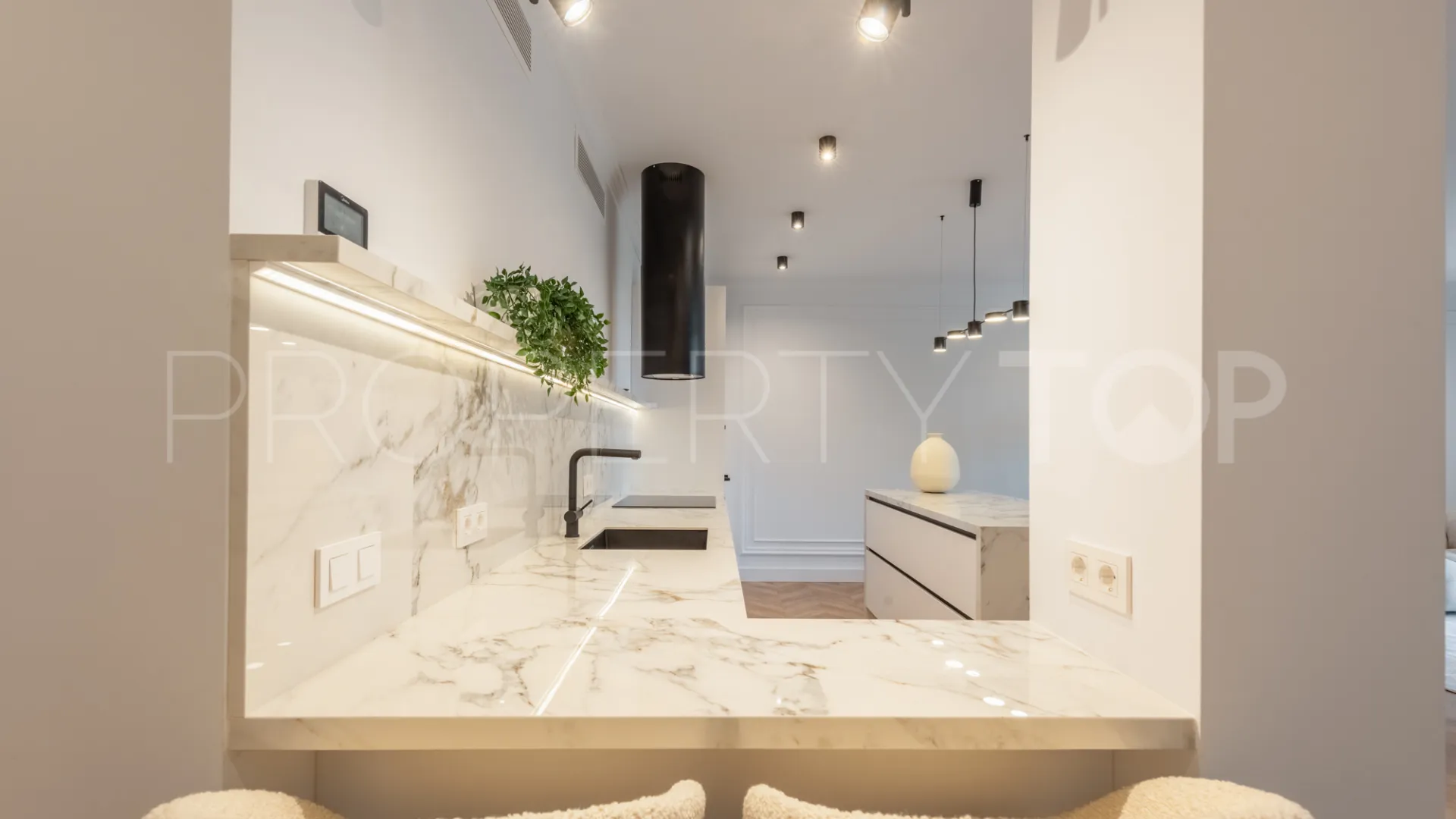 For sale ground floor apartment with 3 bedrooms in Bahía del Velerín