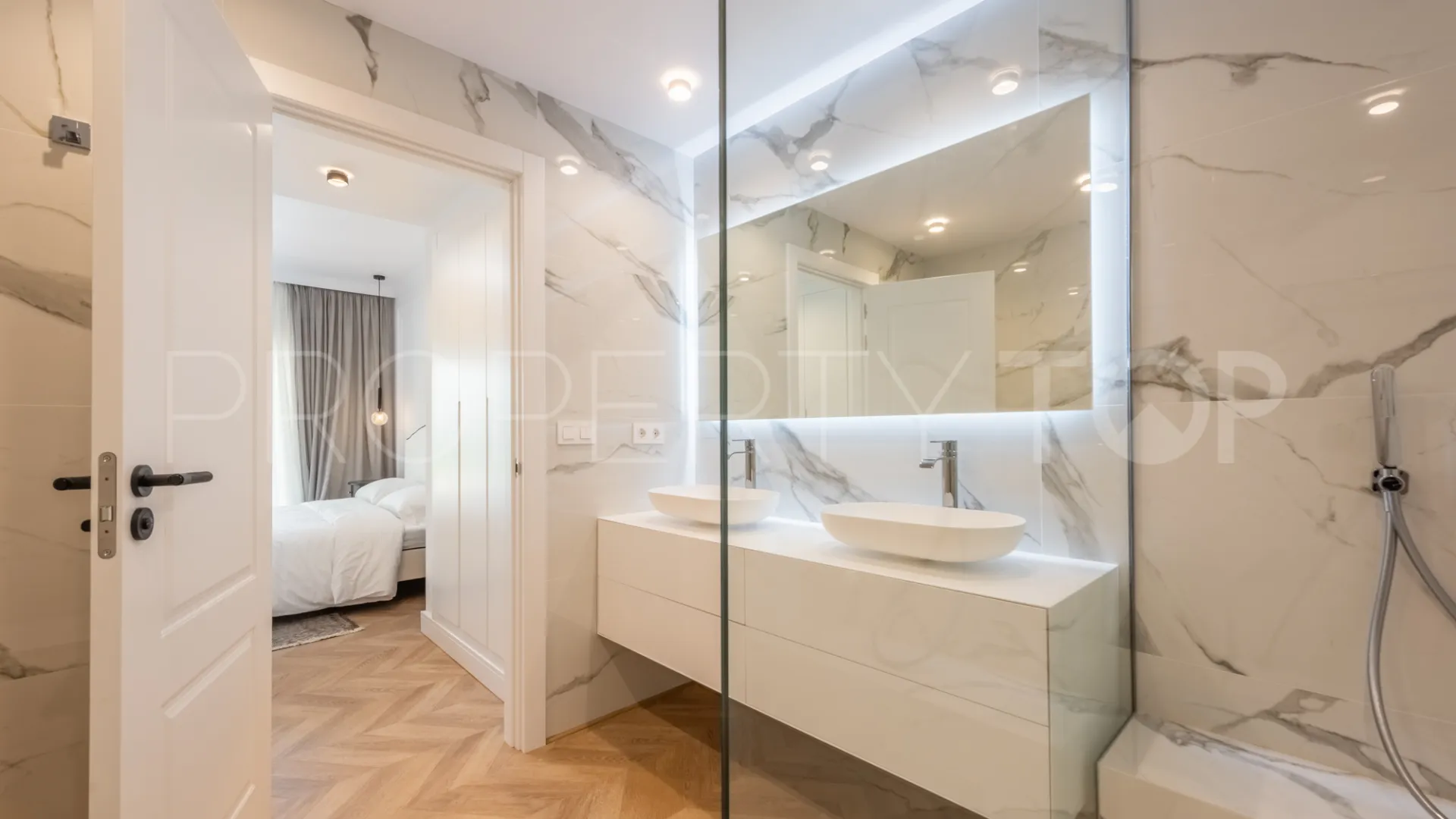 For sale ground floor apartment with 3 bedrooms in Bahía del Velerín