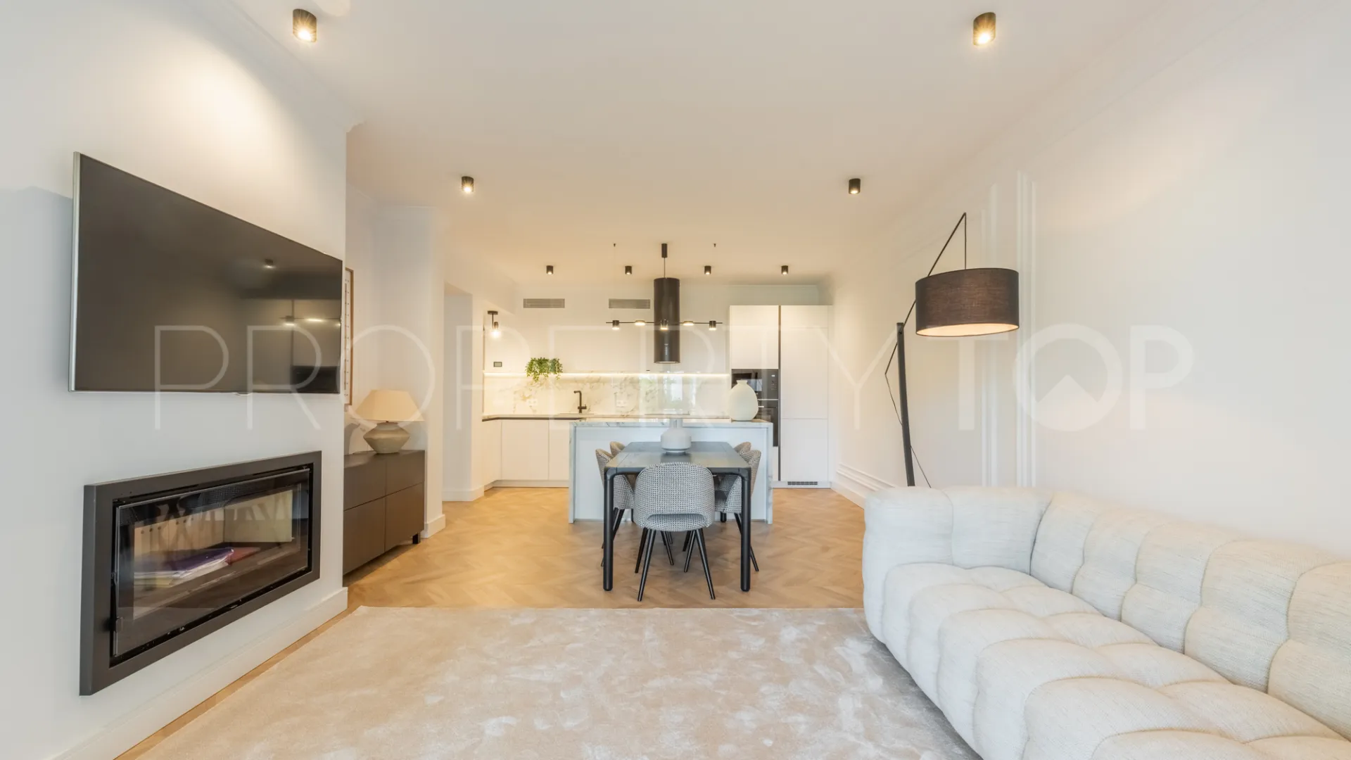 For sale ground floor apartment with 3 bedrooms in Bahía del Velerín