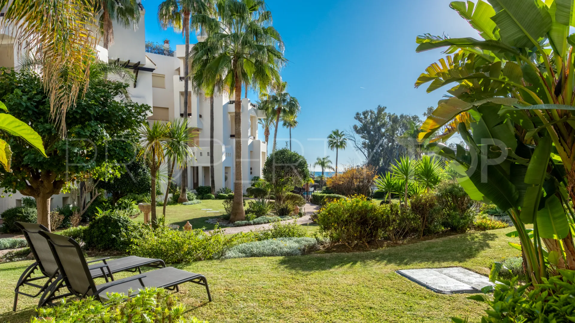 For sale ground floor apartment with 3 bedrooms in Bahía del Velerín