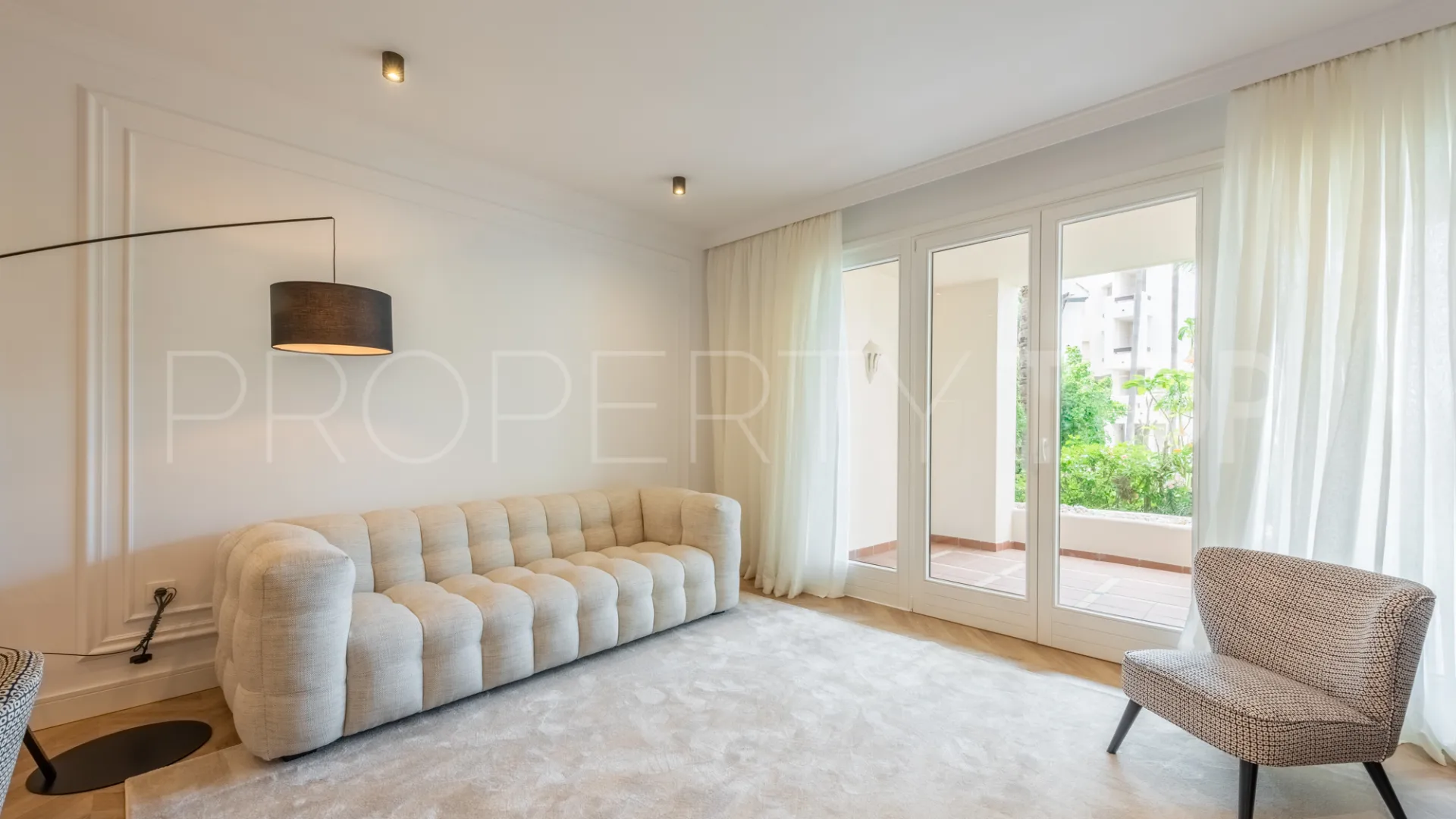 For sale ground floor apartment with 3 bedrooms in Bahía del Velerín