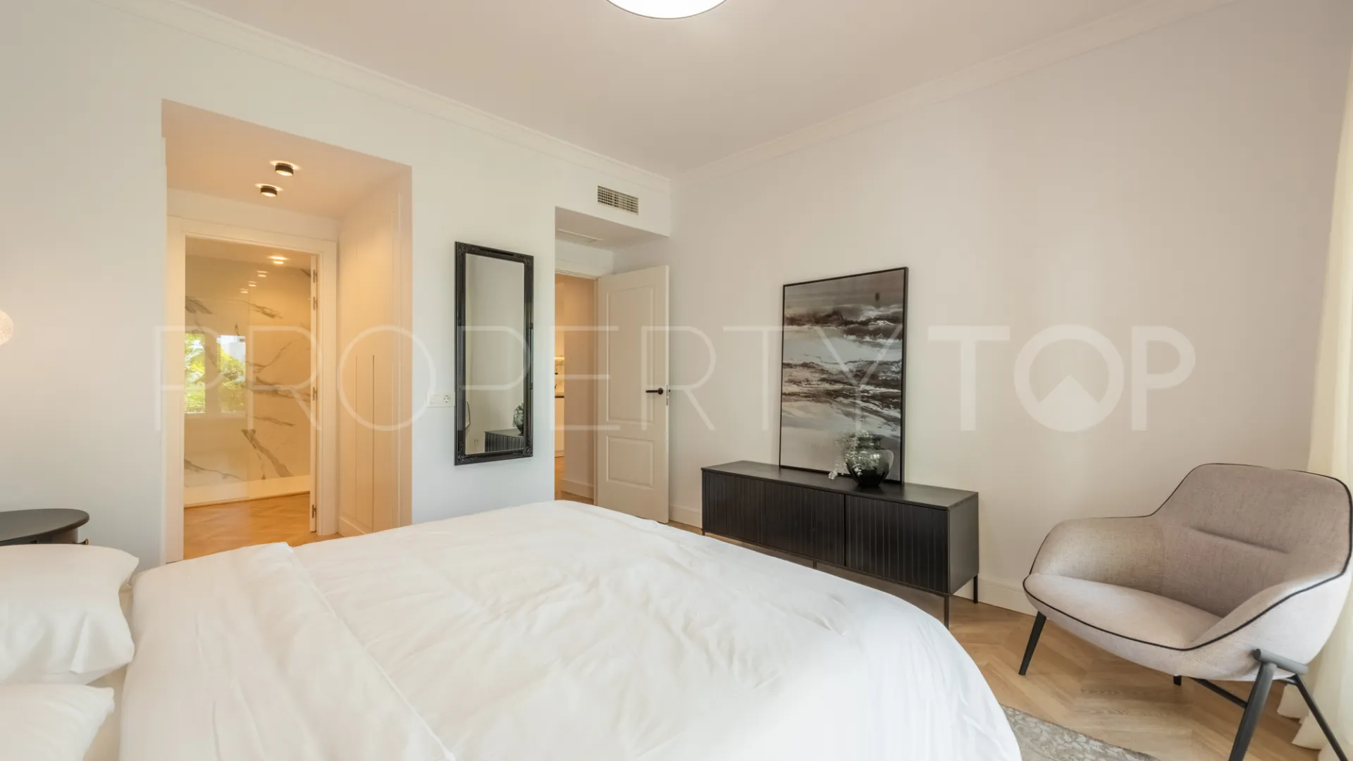For sale ground floor apartment with 3 bedrooms in Bahía del Velerín