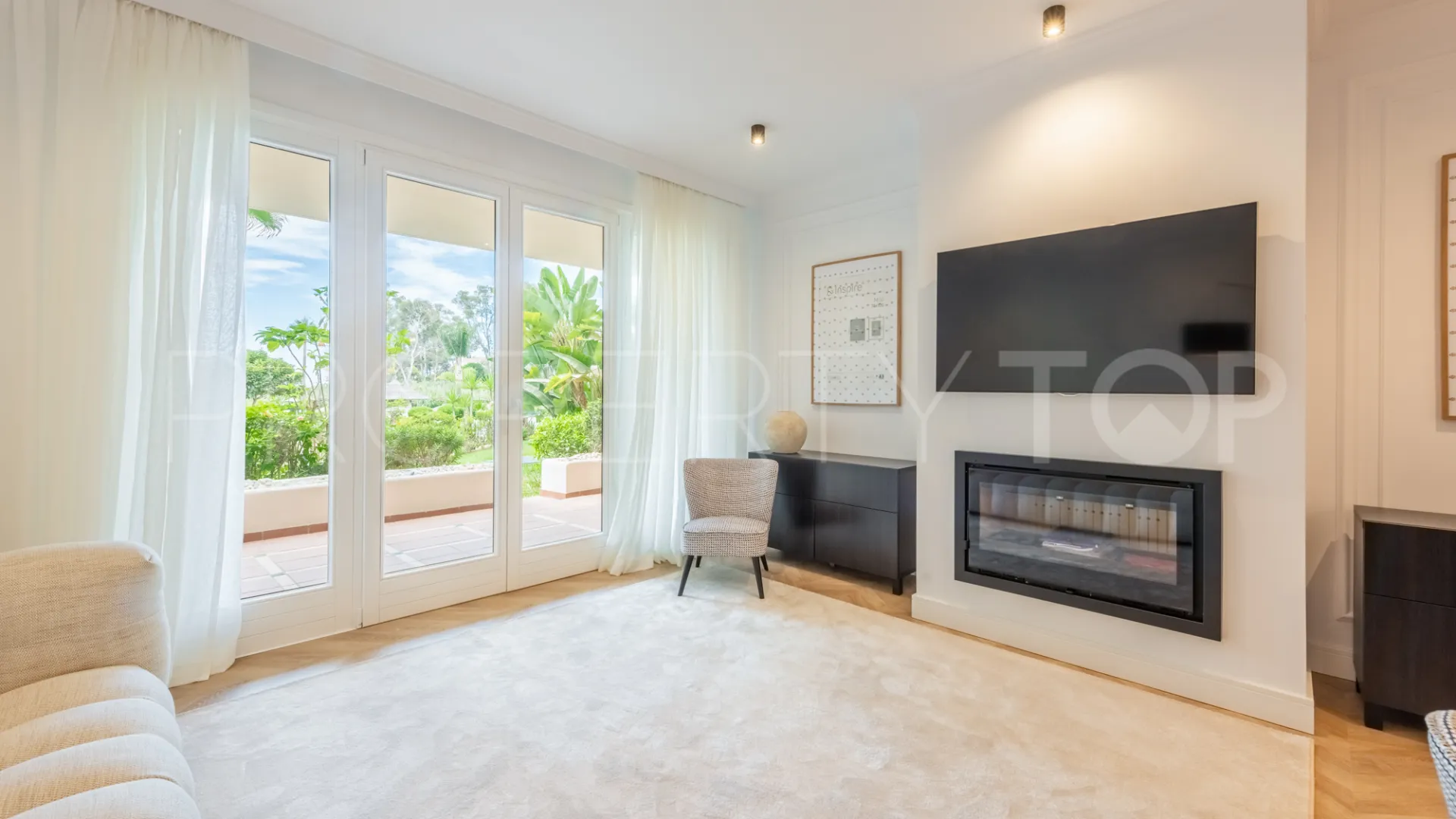 For sale ground floor apartment with 3 bedrooms in Bahía del Velerín