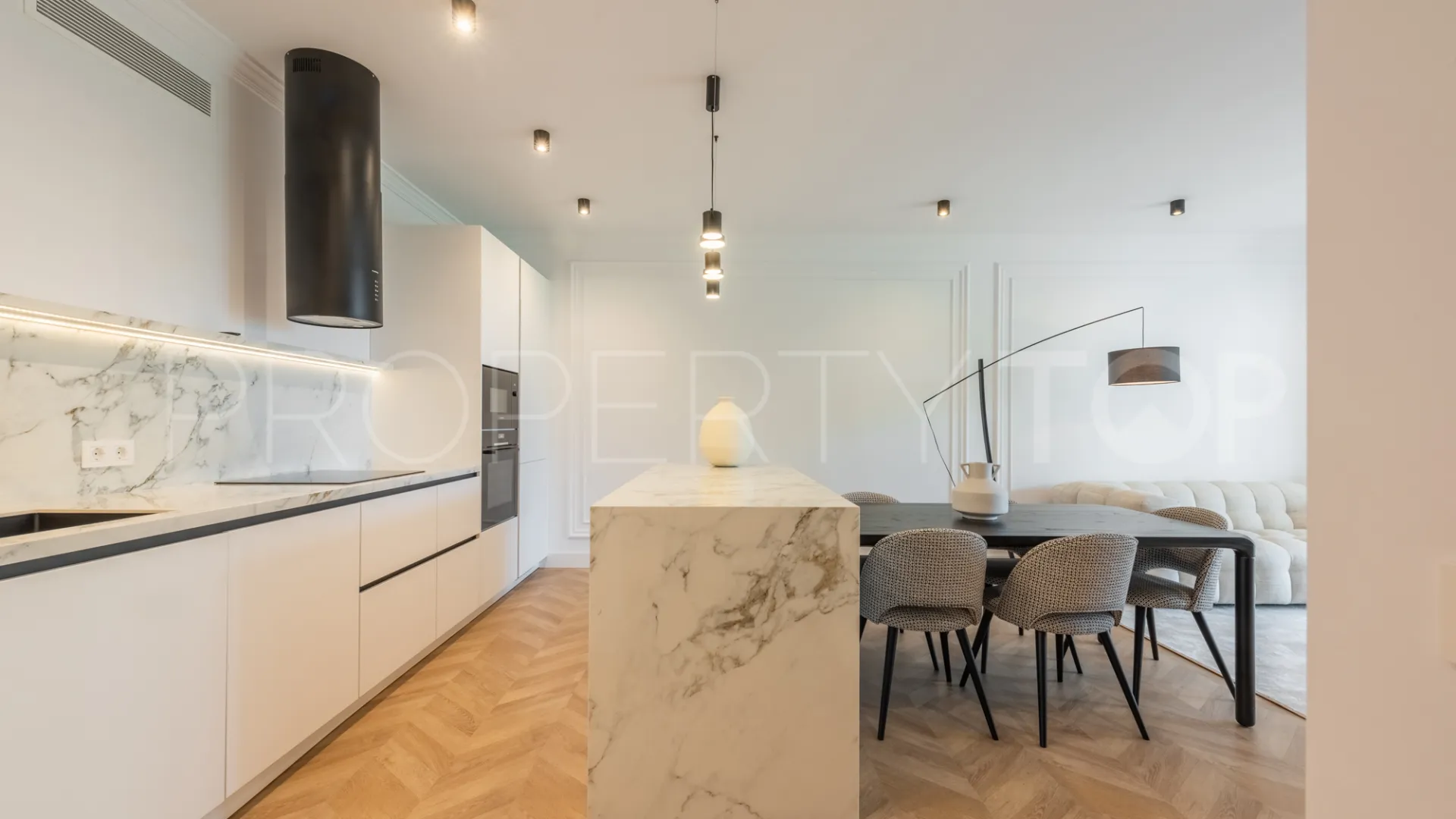 For sale ground floor apartment with 3 bedrooms in Bahía del Velerín
