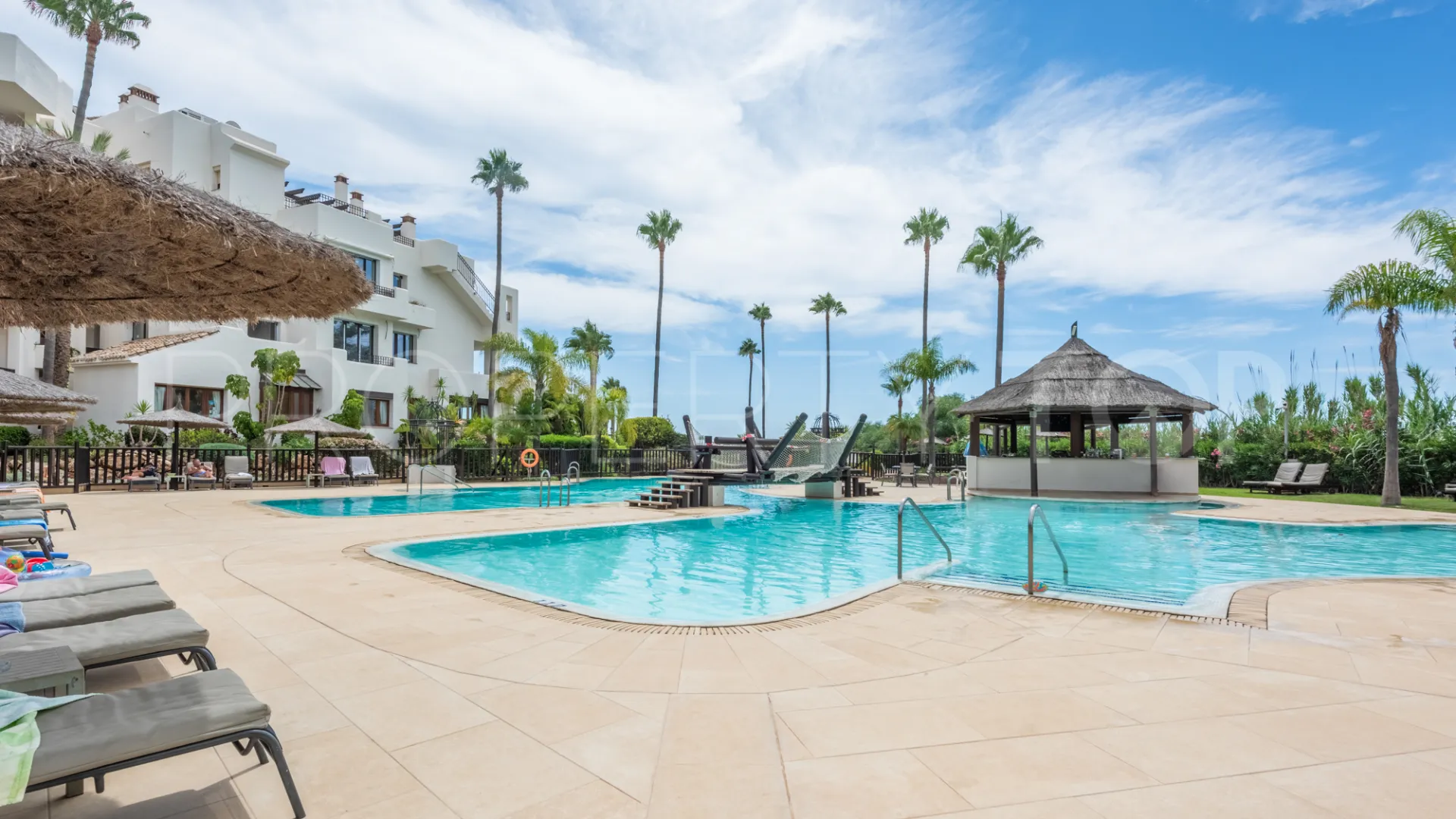 For sale ground floor apartment with 3 bedrooms in Bahía del Velerín