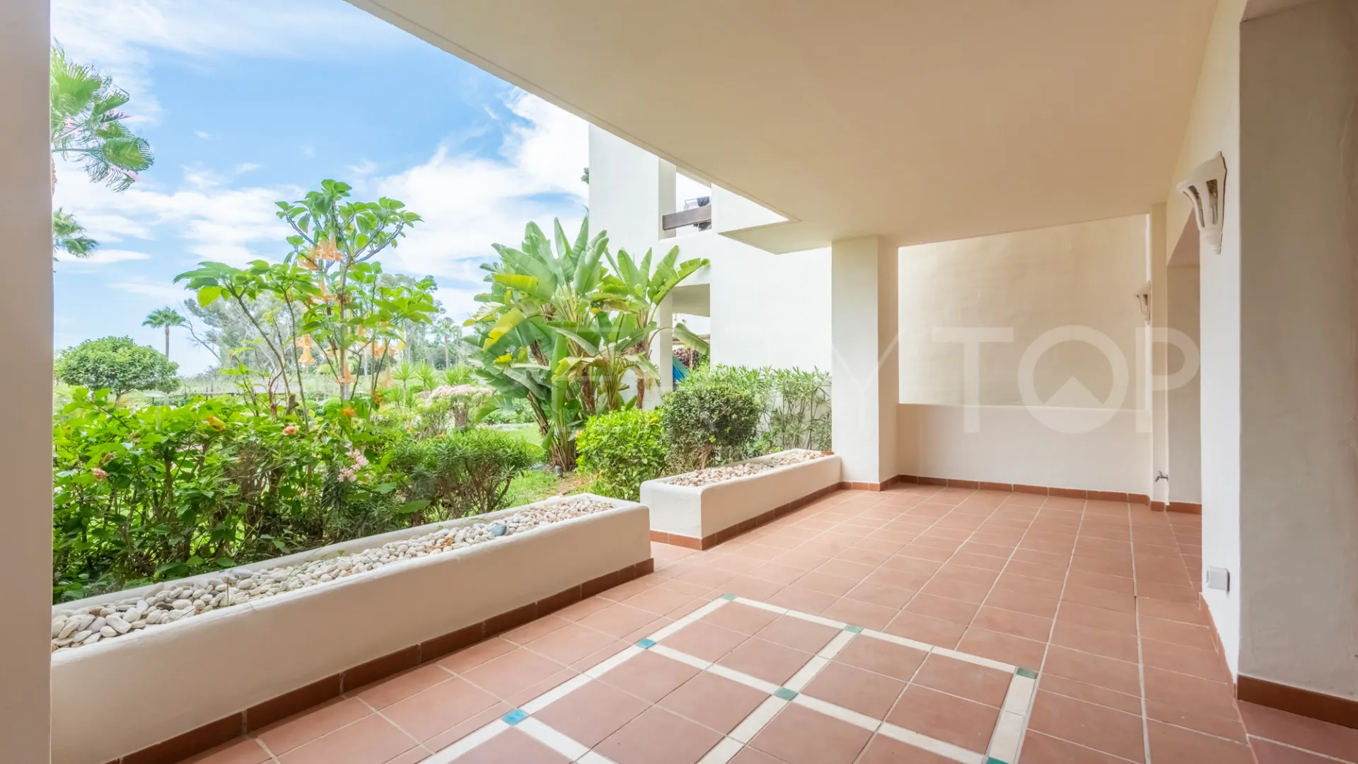 For sale ground floor apartment with 3 bedrooms in Bahía del Velerín
