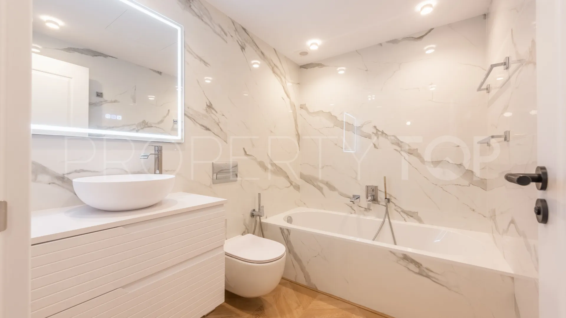 For sale ground floor apartment with 3 bedrooms in Bahía del Velerín
