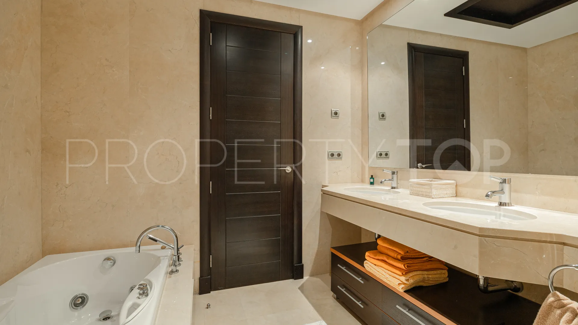 Ground floor apartment with 2 bedrooms for sale in Malibu