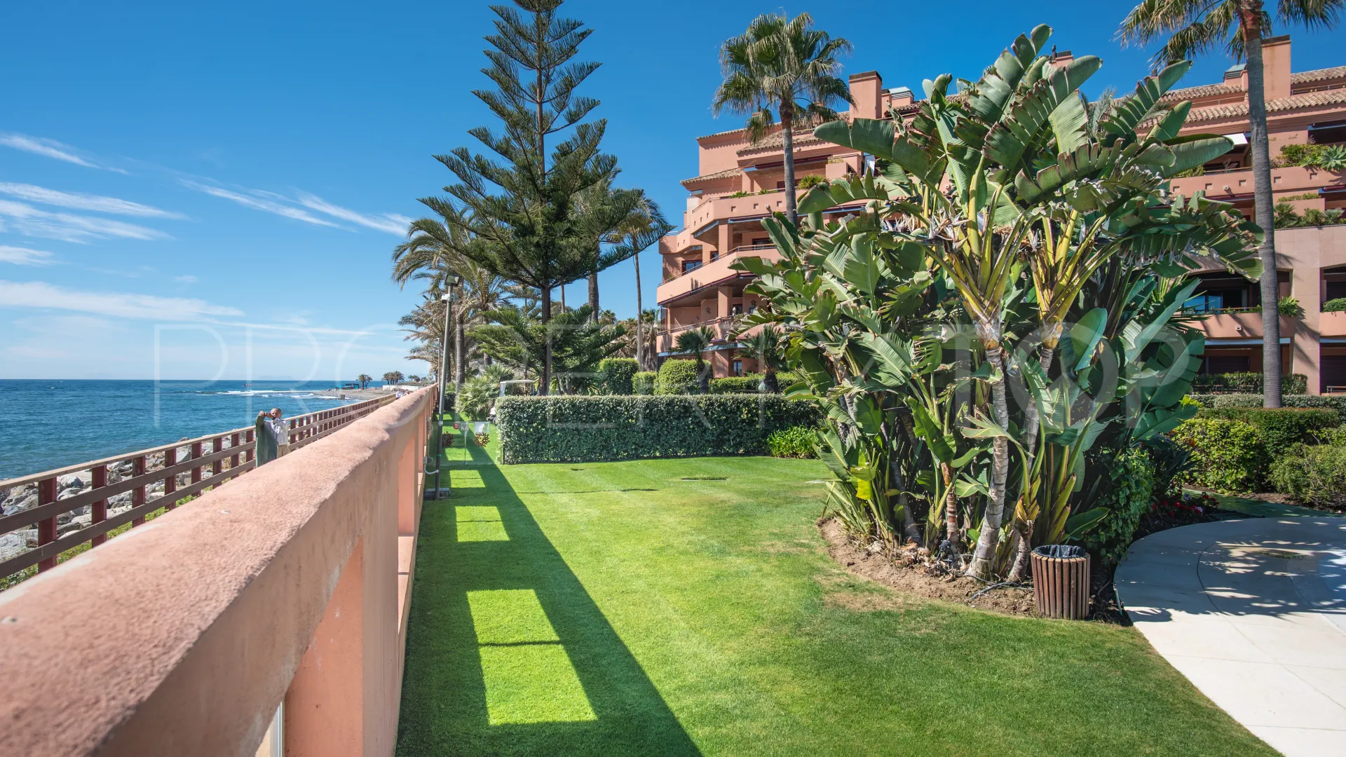 Comprar apartamento planta baja con 2 dormitorios en Malibu