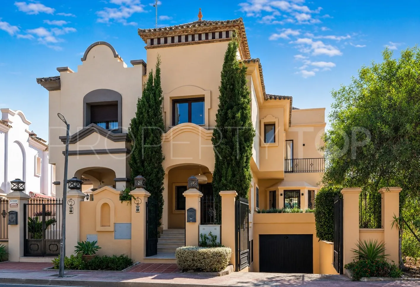 Villa with 5 bedrooms for sale in La Alzambra