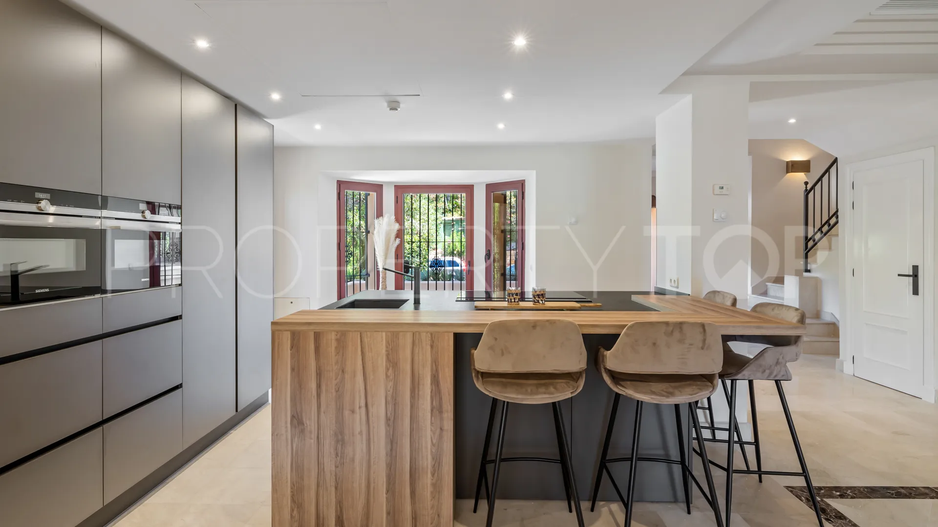 Villa with 5 bedrooms for sale in La Alzambra