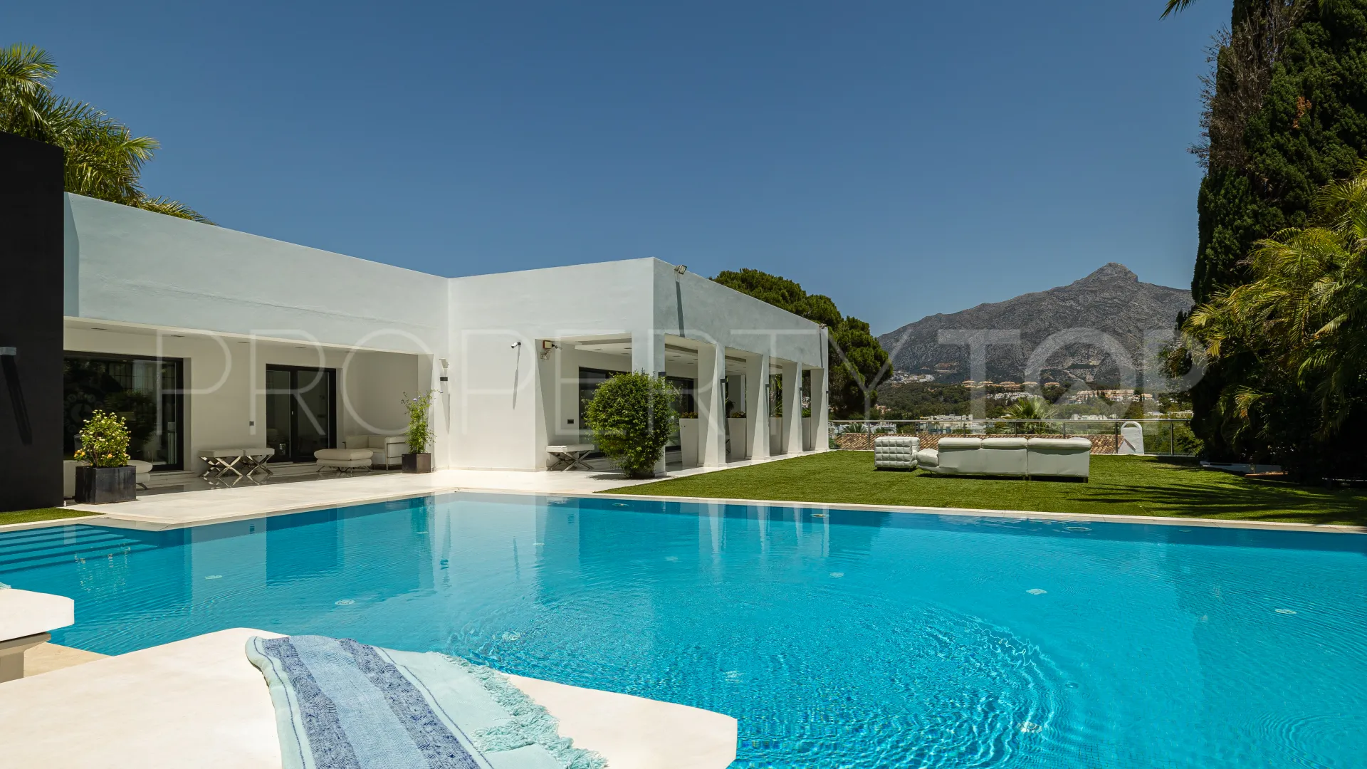 For sale Las Brisas 7 bedrooms villa