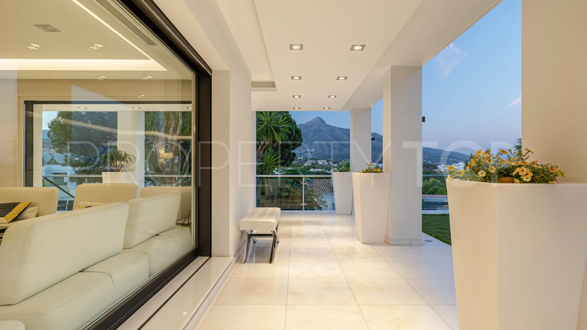 For sale Las Brisas 7 bedrooms villa