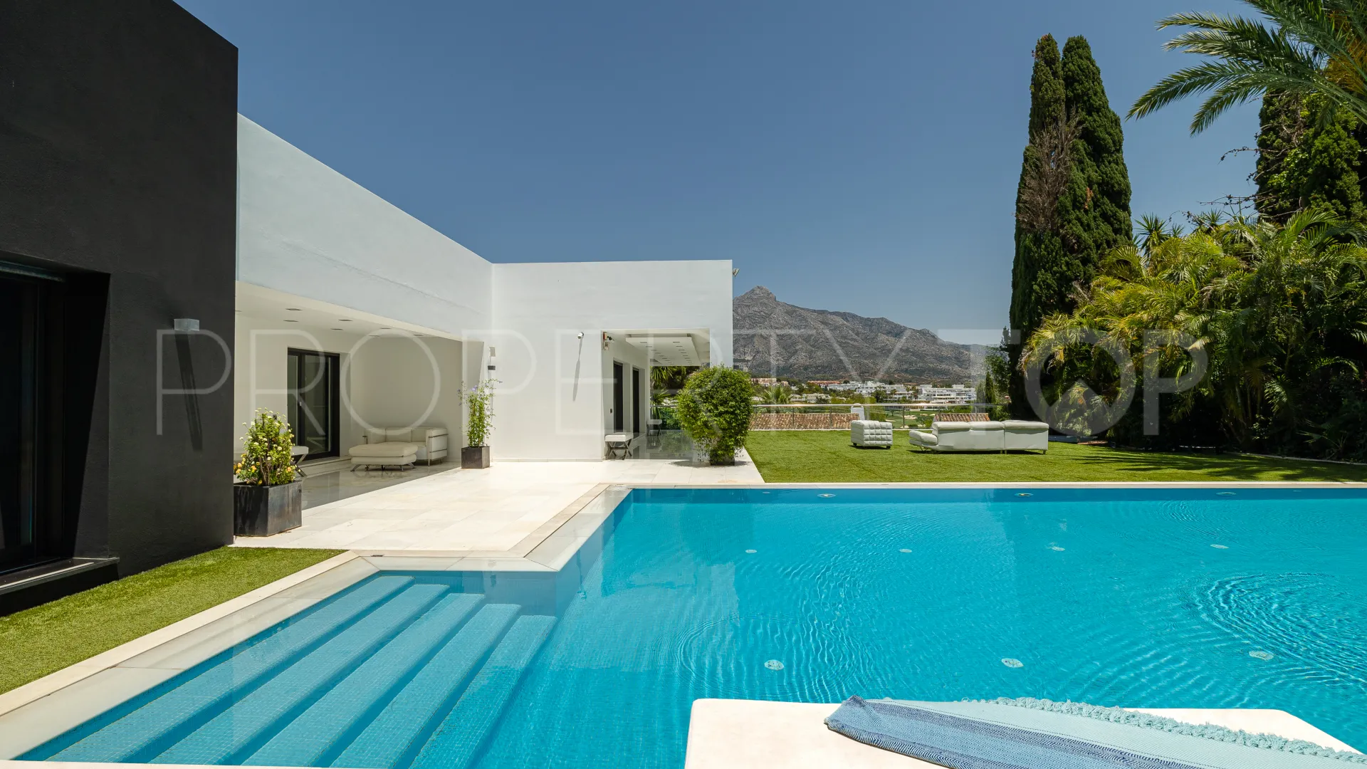 For sale Las Brisas 7 bedrooms villa