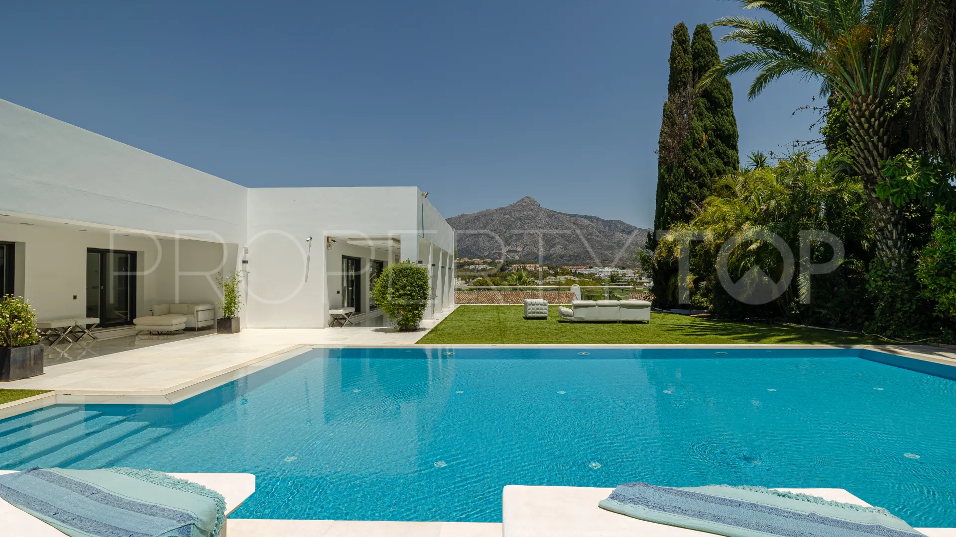 For sale Las Brisas 7 bedrooms villa