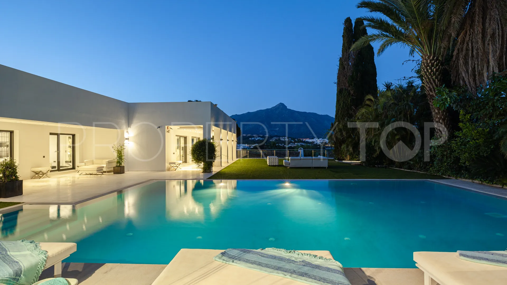 For sale Las Brisas 7 bedrooms villa