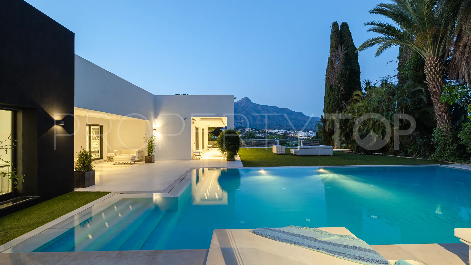 For sale Las Brisas 7 bedrooms villa