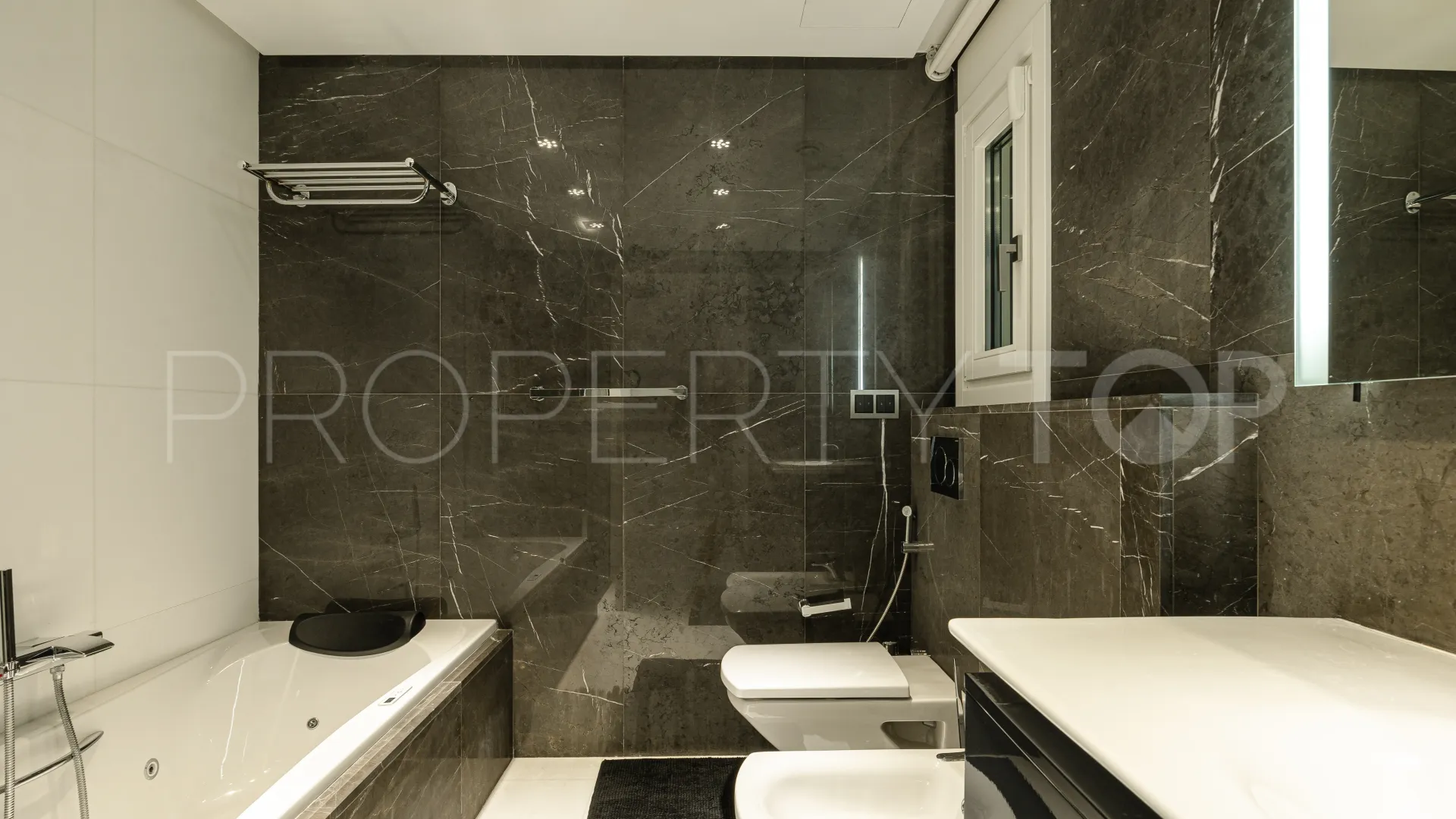 For sale Las Brisas 7 bedrooms villa
