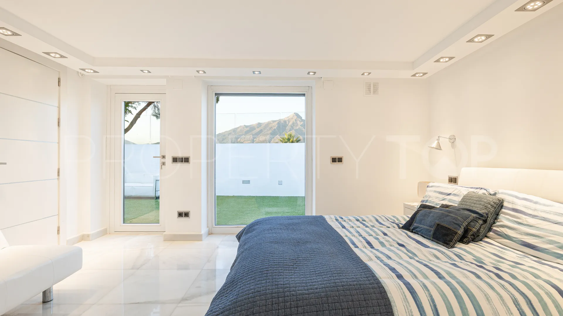 For sale Las Brisas 7 bedrooms villa