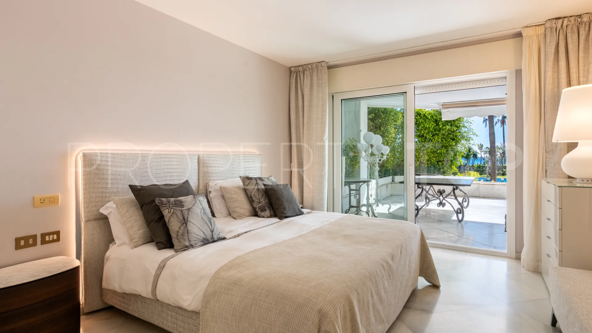 Apartamento planta baja en venta en Los Granados