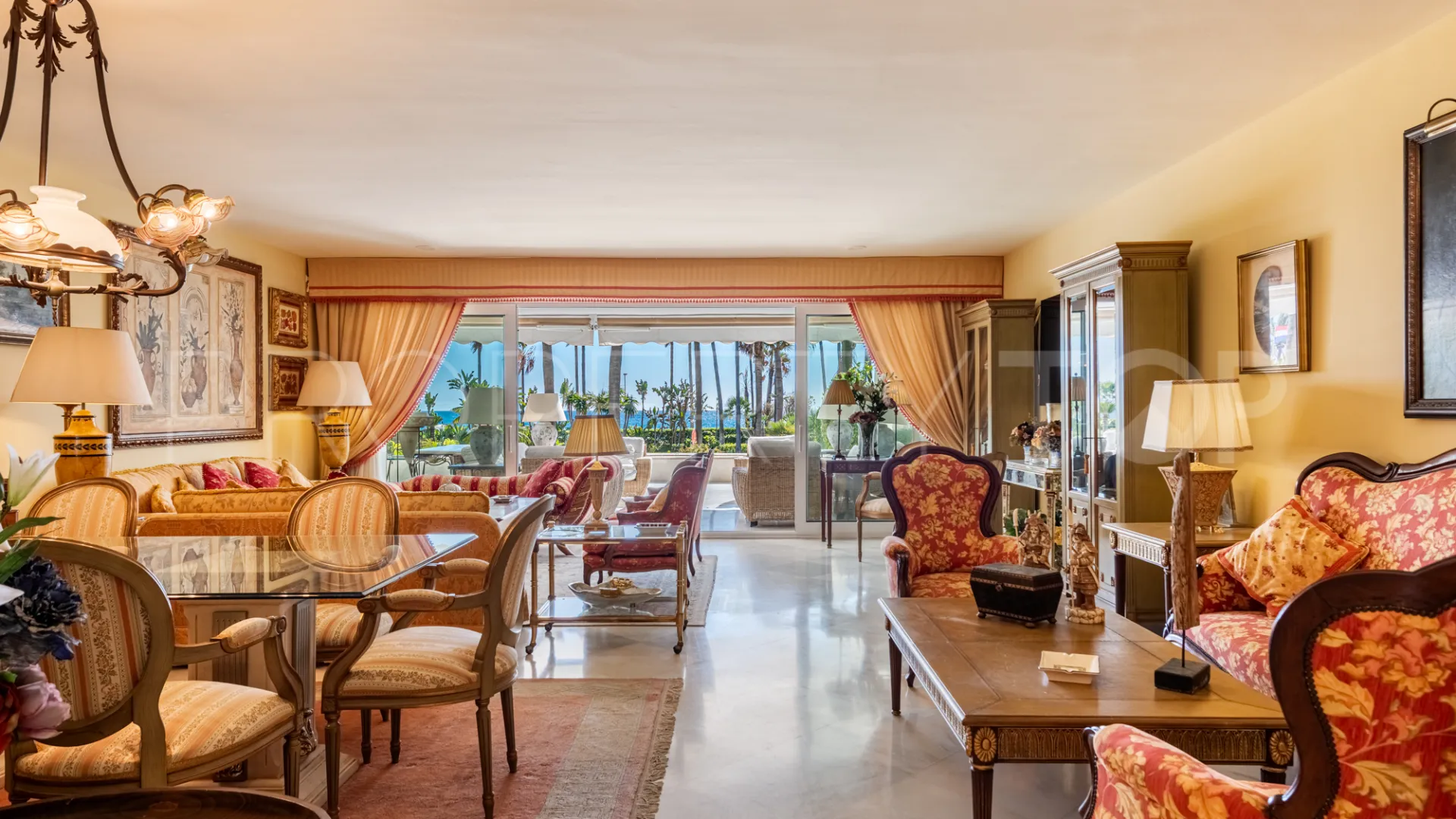 Apartamento planta baja en venta en Los Granados