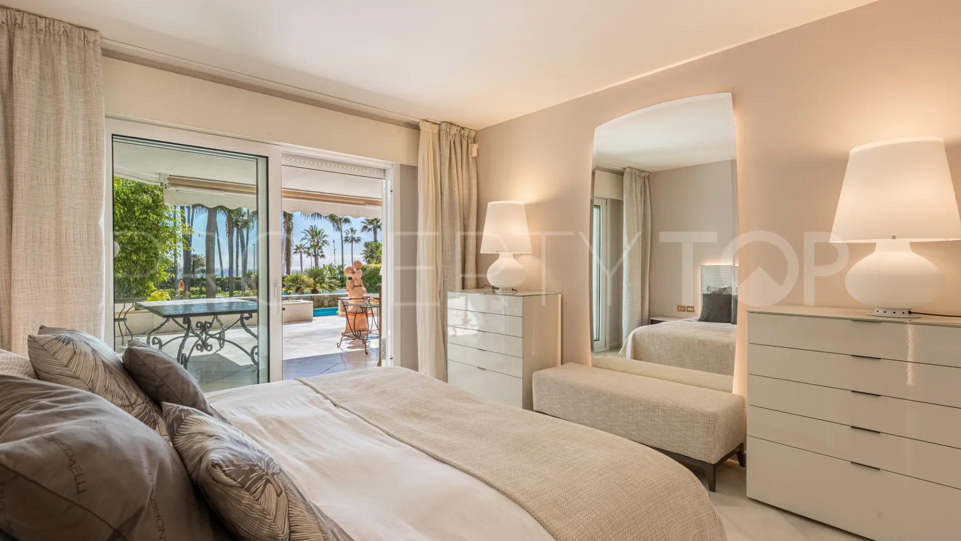Apartamento planta baja en venta en Los Granados