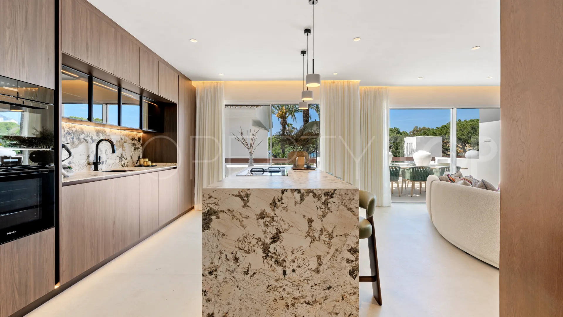 Comprar apartamento en Los Monteros Palm Beach de 3 dormitorios