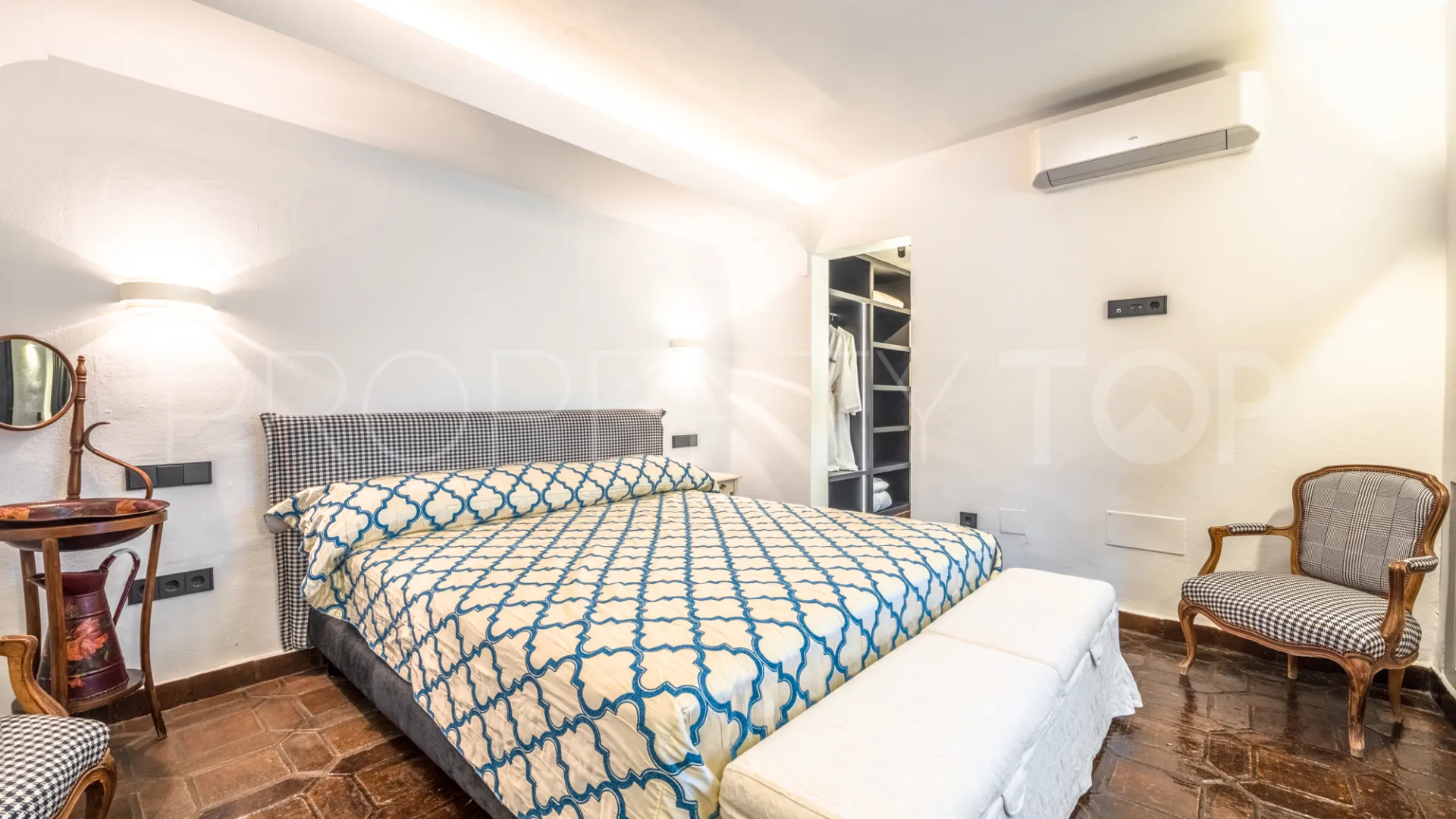 Se vende adosado en Lomas Pueblo